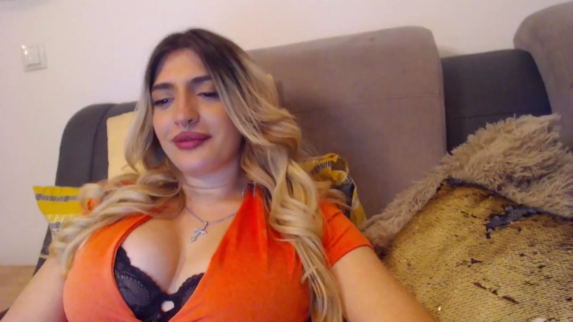 Gallery image thumbnail from Serotonyne_'s myfreecams stream on, 05/02/2024, 01:02 image 8 of 20