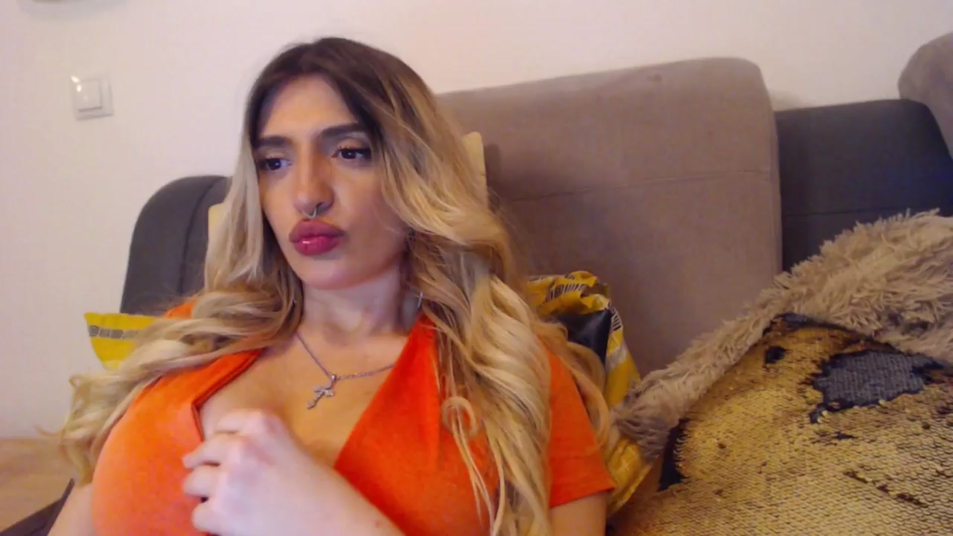 Gallery image thumbnail from Serotonyne_'s myfreecams stream on, 05/02/2024, 01:02 image 3 of 20