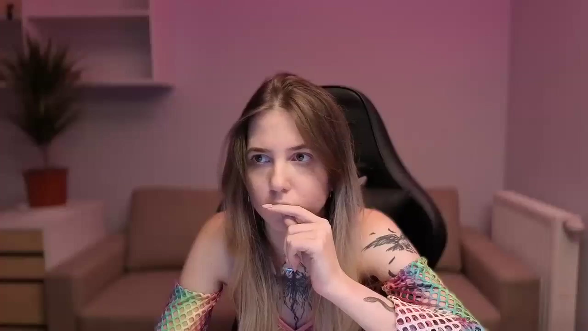 Gallery image thumbnail from Serphelia's myfreecams stream on, 10/02/2025, 24:55 image 17 of 20