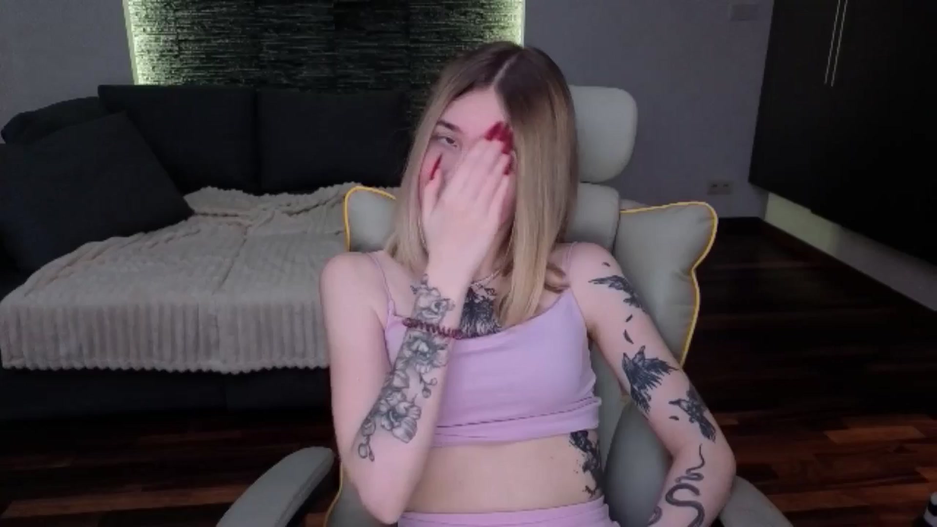 Gallery image thumbnail from Serphelia's myfreecams stream on, 04/18/2026, 17:08 image 17 of 20