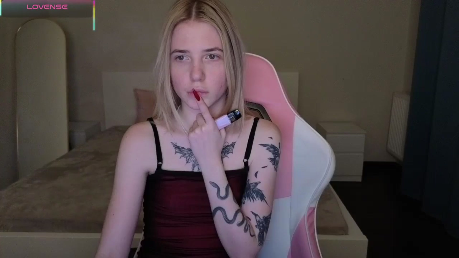 Gallery image thumbnail from Serphelia's myfreecams stream on, 04/23/2026, 21:29 image 3 of 20