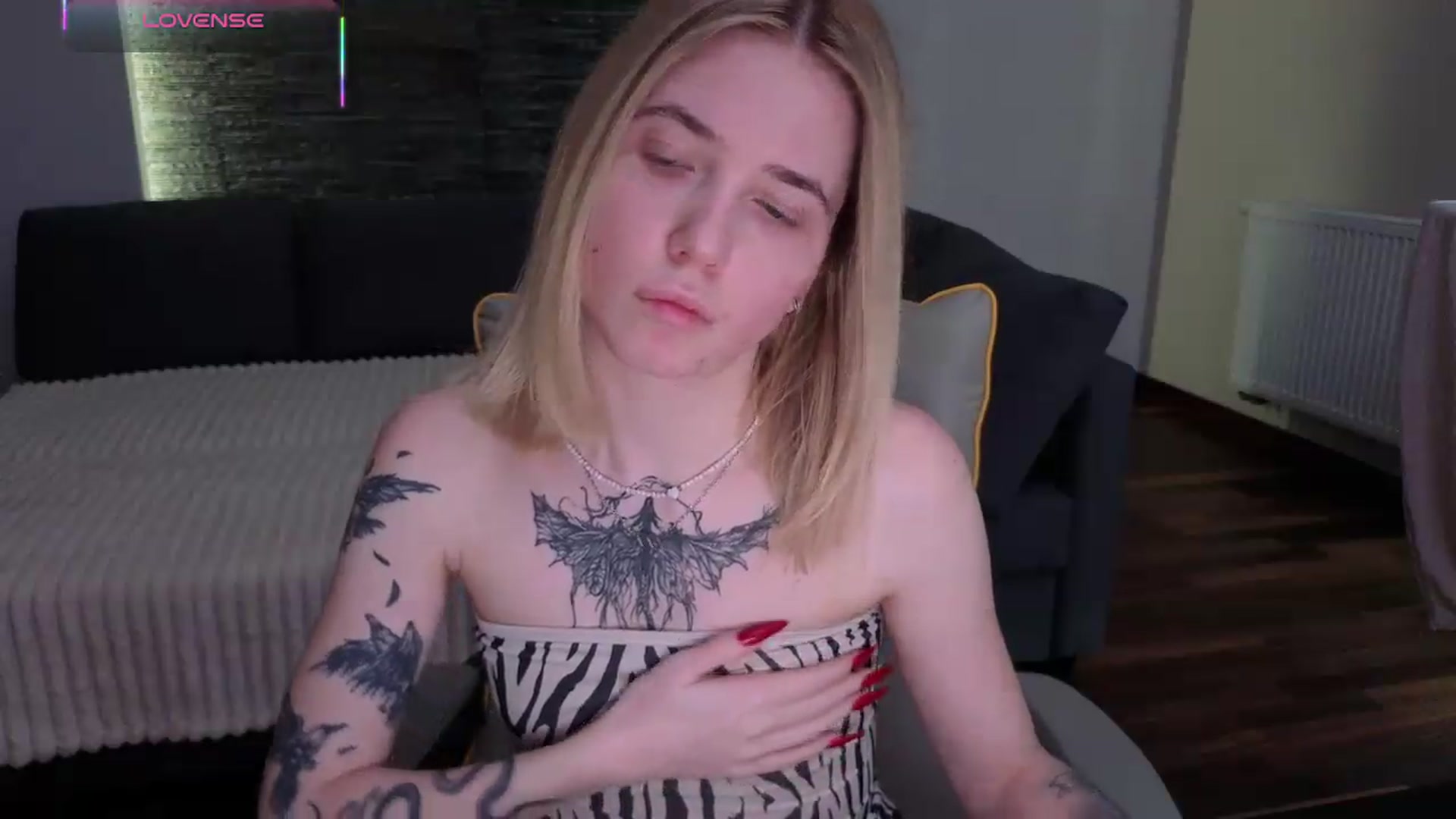 Gallery image thumbnail from Serphelia's myfreecams stream on, 04/25/2026, 16:56 image 14 of 20