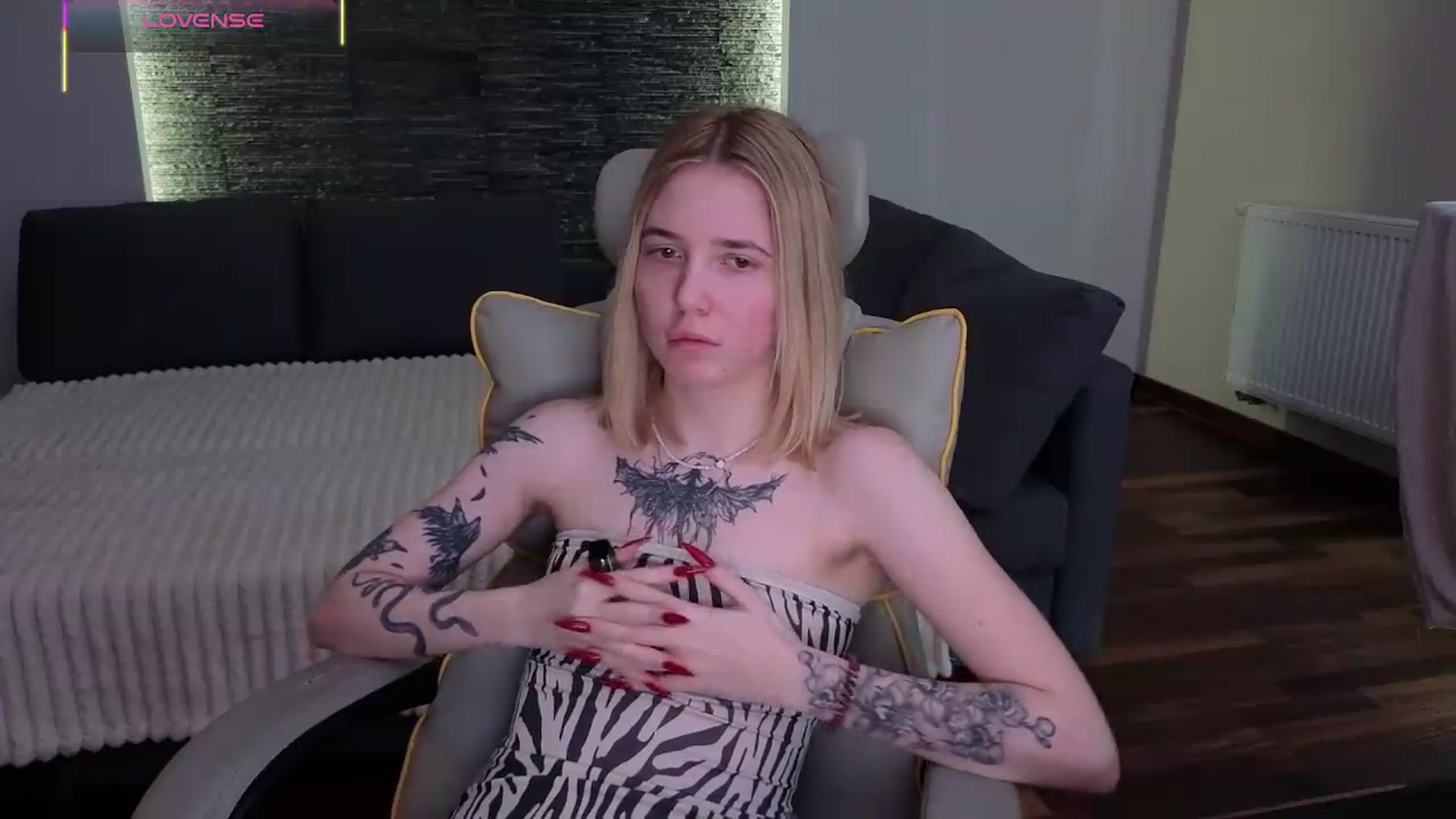 Gallery image thumbnail from Serphelia's myfreecams stream on, 04/25/2026, 16:56 image 9 of 20