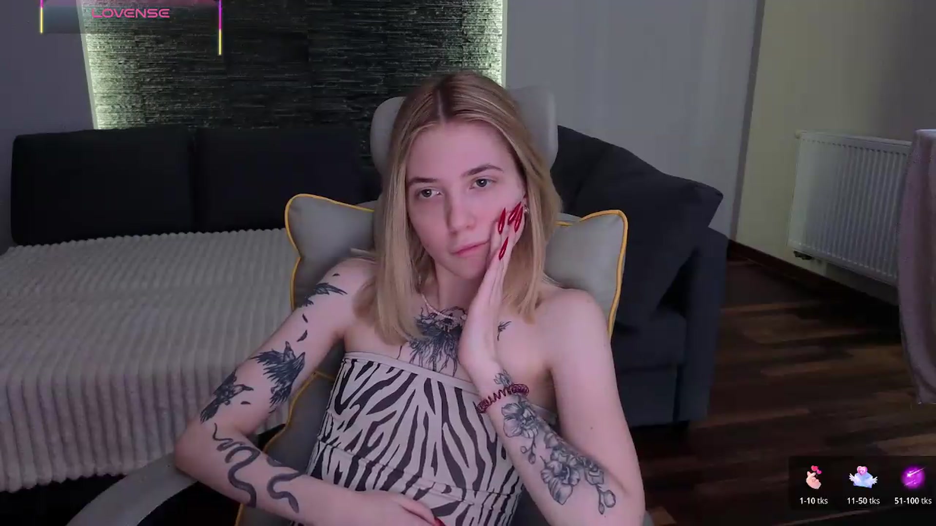 Gallery image thumbnail from Serphelia's myfreecams stream on, 04/25/2026, 16:56 image 2 of 20