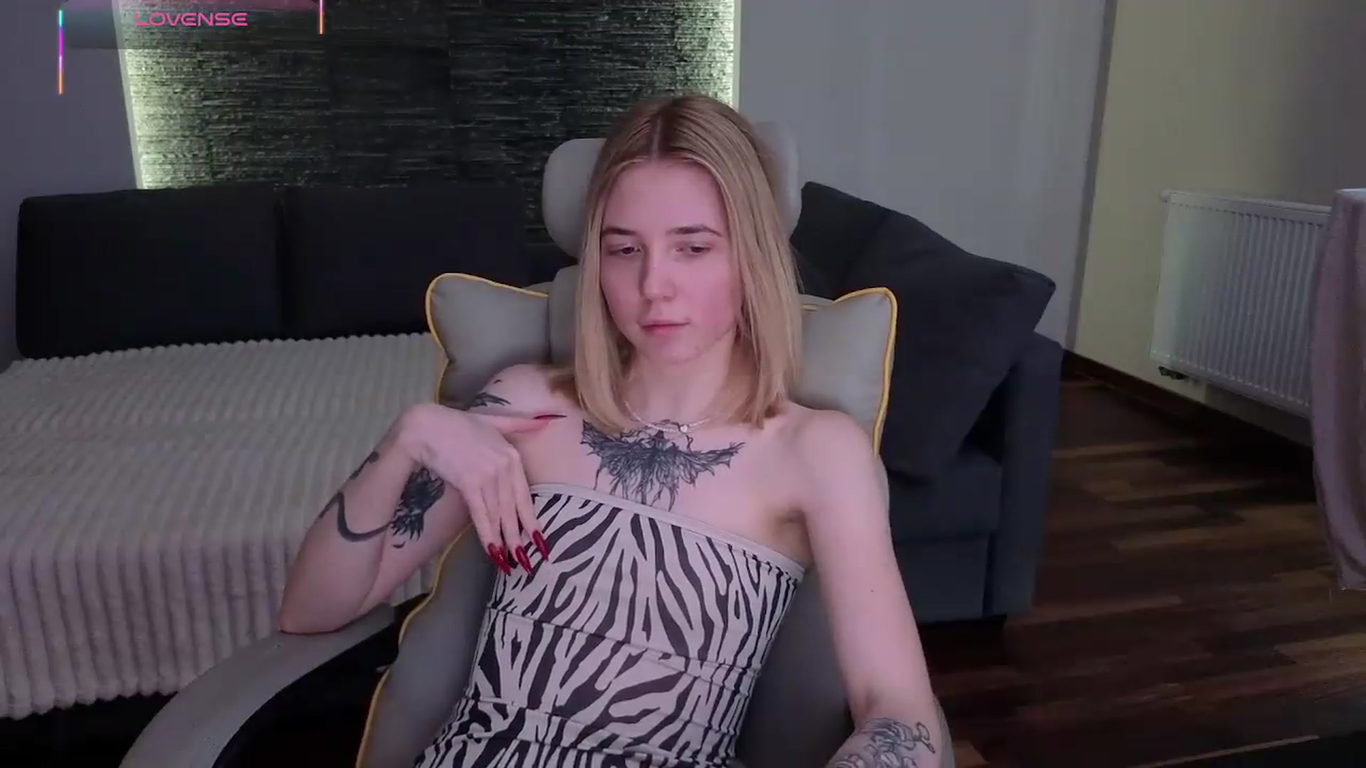 Gallery image thumbnail from Serphelia's myfreecams stream on, 04/25/2026, 16:56 image 4 of 20