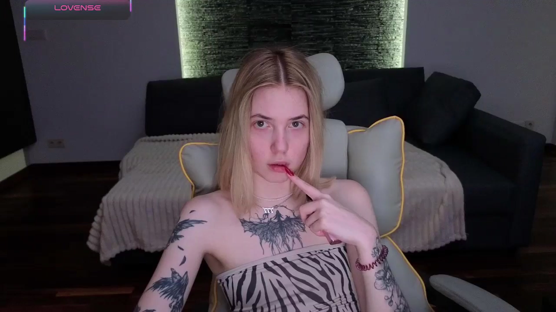 Gallery image thumbnail from Serphelia's myfreecams stream on, 04/25/2026, 18:39 image 11 of 20
