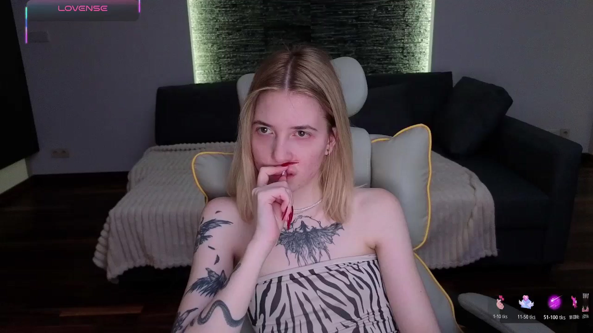 Gallery image thumbnail from Serphelia's myfreecams stream on, 04/25/2026, 18:39 image 3 of 20