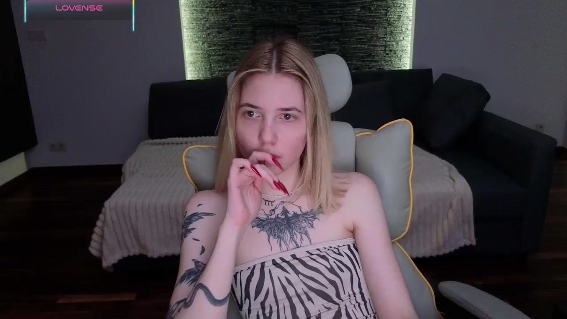 Gallery image thumbnail from Serphelia's myfreecams stream on, 04/25/2026, 18:39 image 1 of 20