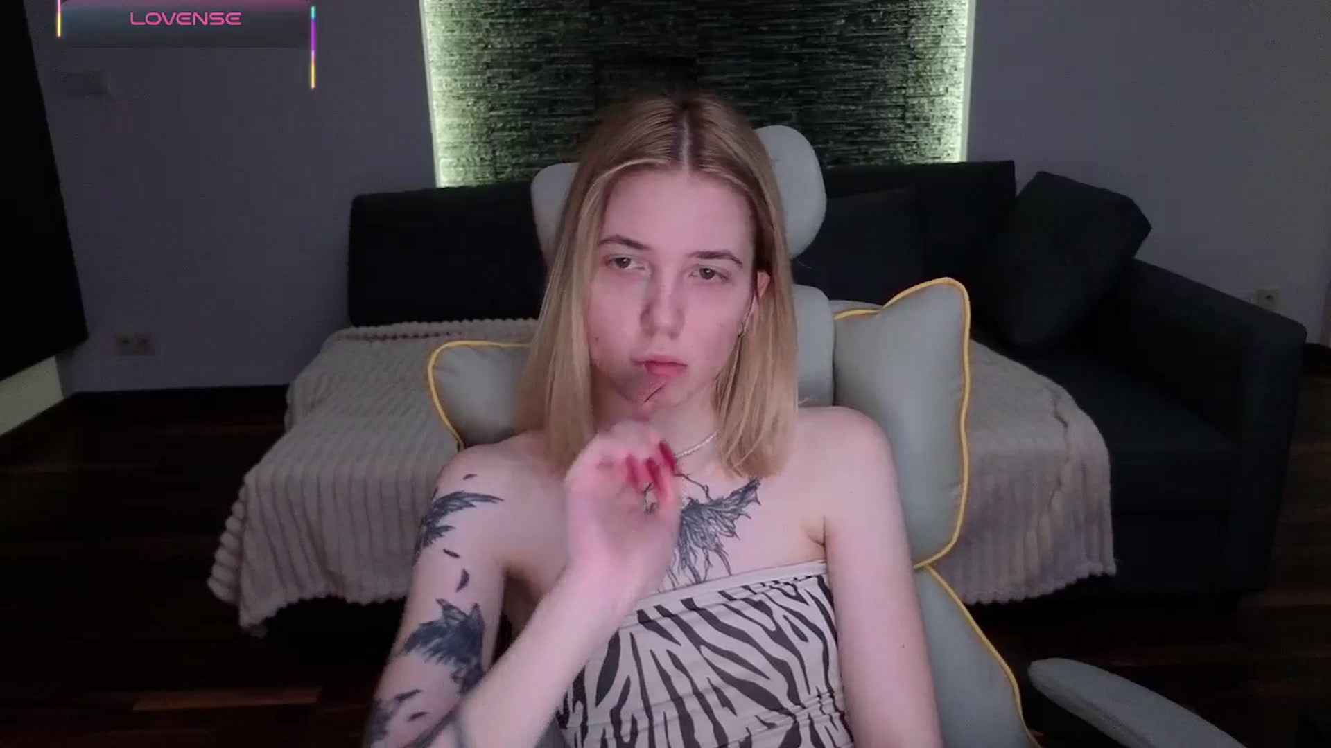 Gallery image thumbnail from Serphelia's myfreecams stream on, 04/25/2026, 18:39 image 2 of 20
