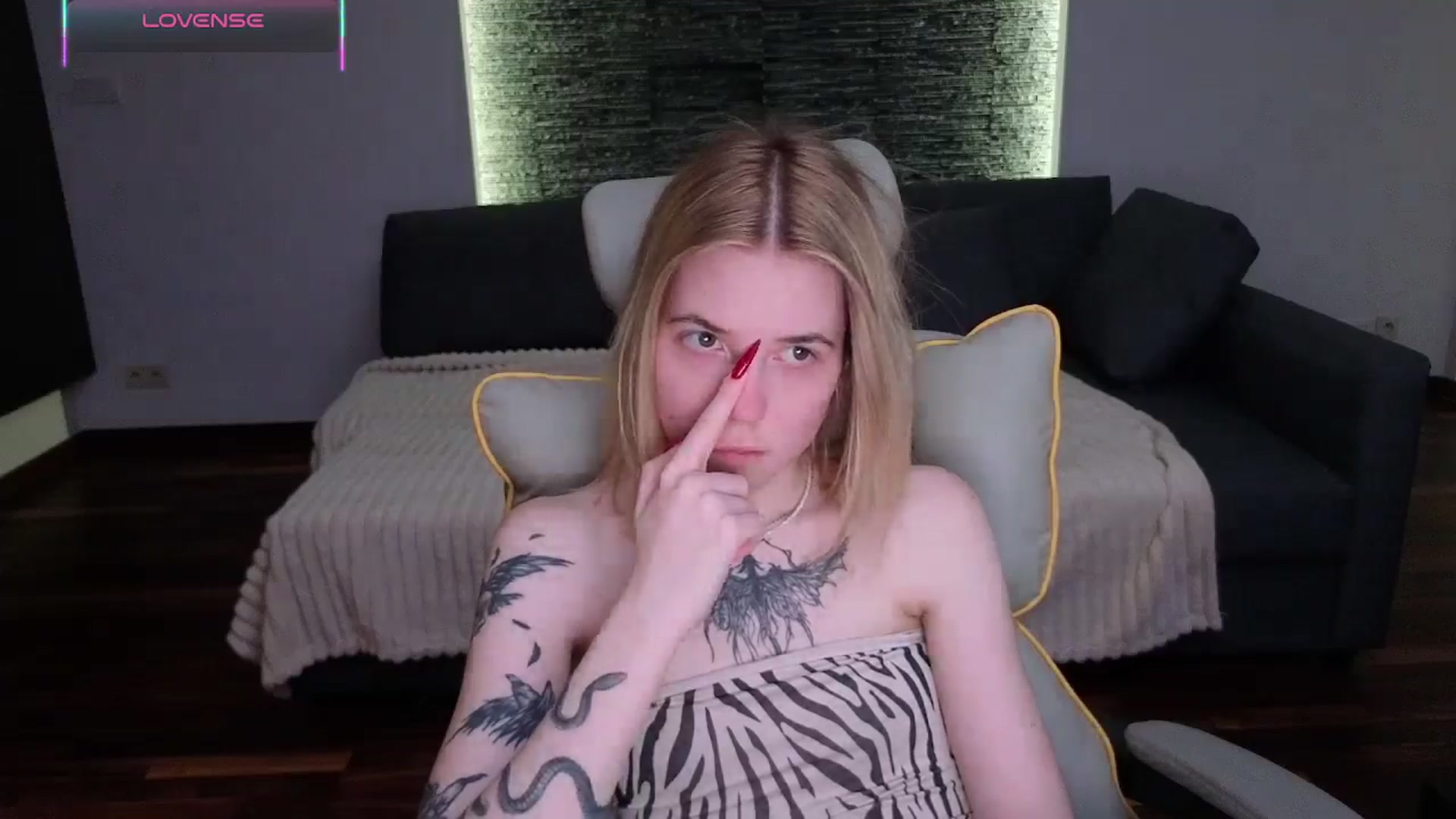 Gallery image thumbnail from Serphelia's myfreecams stream on, 04/25/2026, 18:39 image 5 of 20