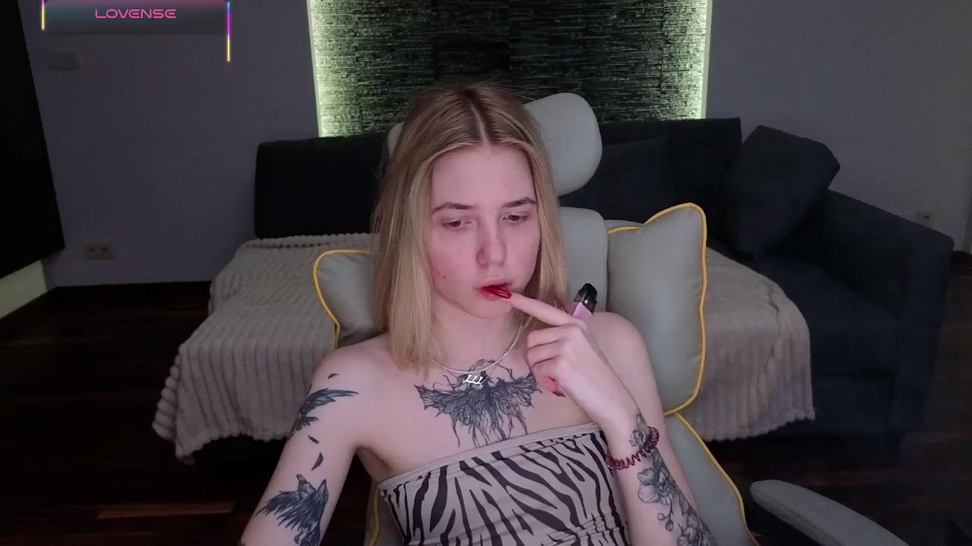 Gallery image thumbnail from Serphelia's myfreecams stream on, 04/25/2026, 18:39 image 10 of 20