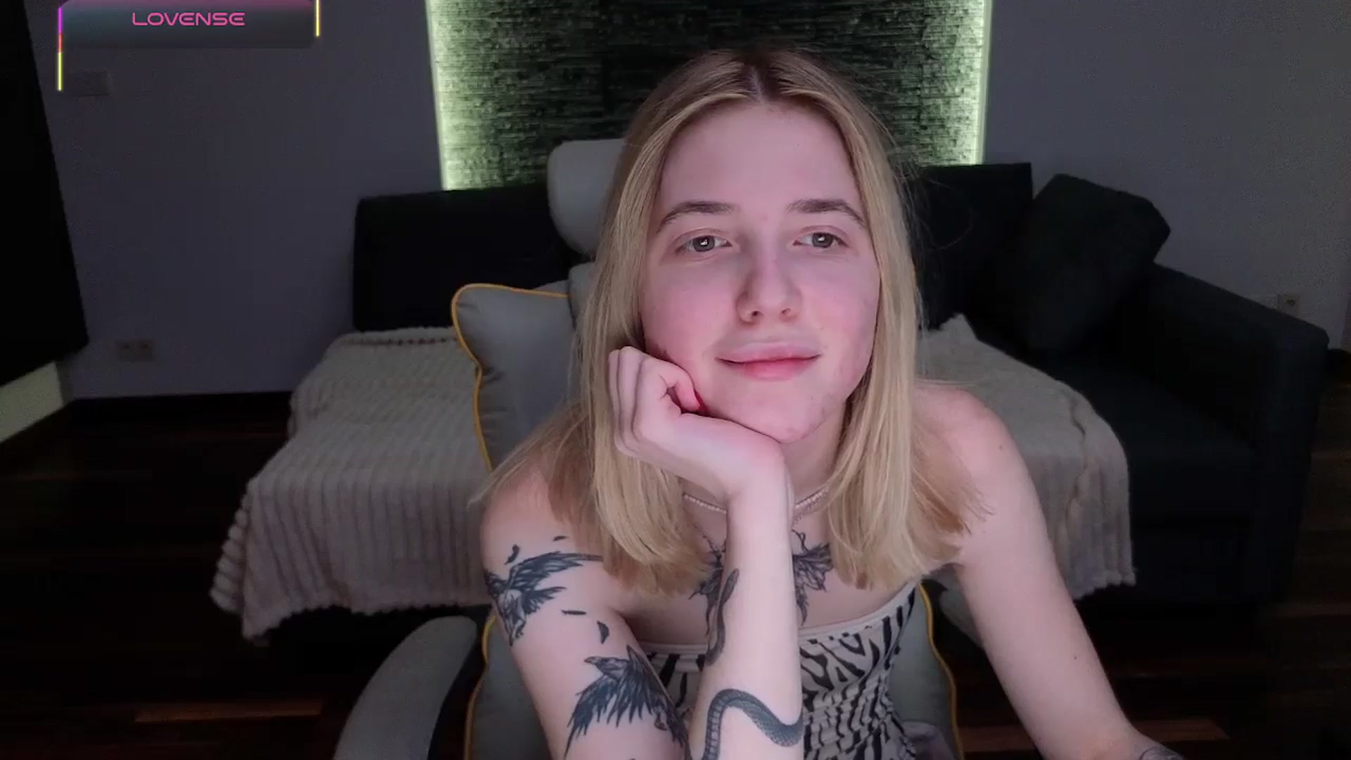 Gallery image thumbnail from Serphelia's myfreecams stream on, 04/25/2026, 18:39 image 16 of 20