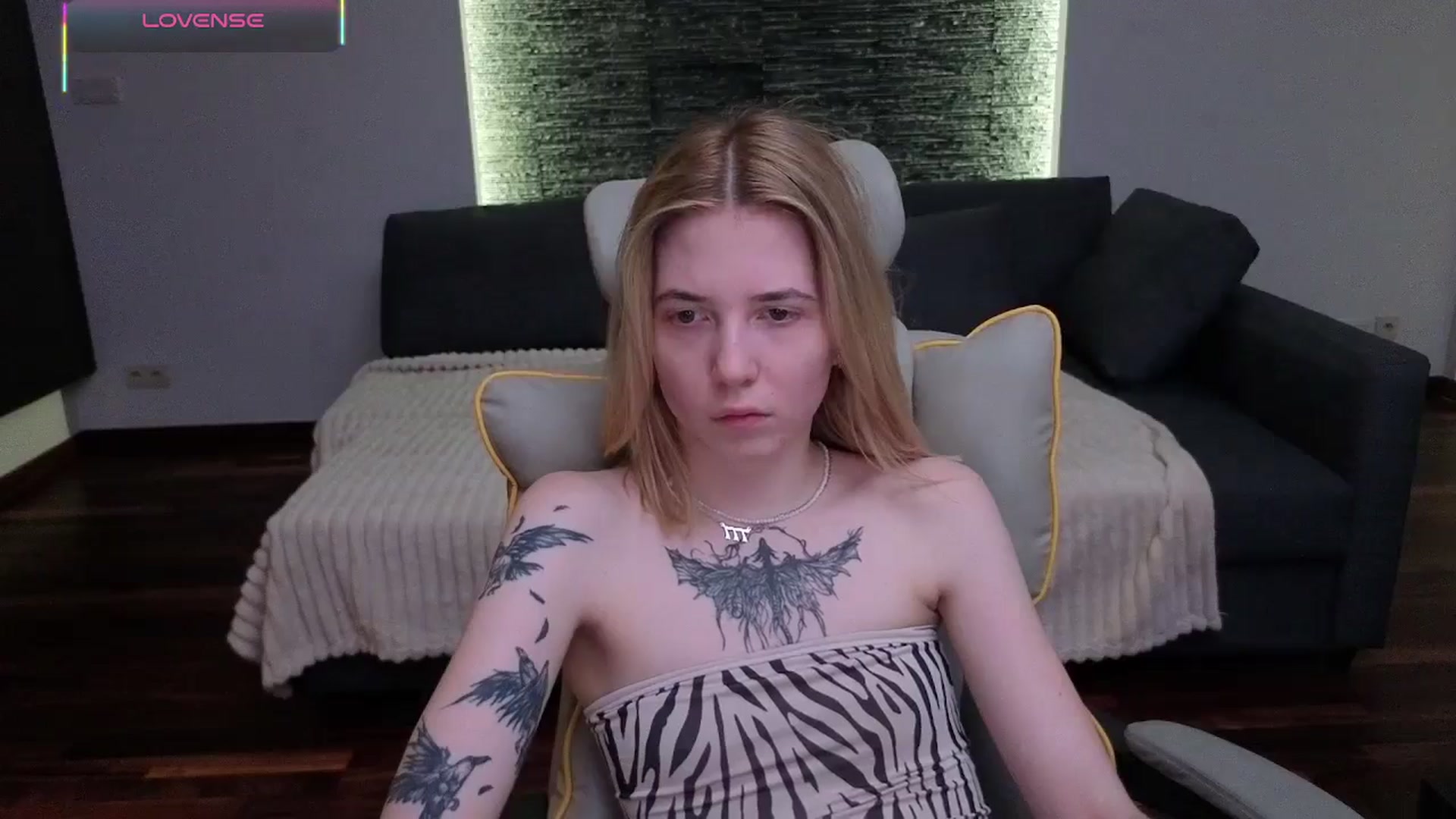Gallery image thumbnail from Serphelia's myfreecams stream on, 04/25/2026, 18:39 image 6 of 20
