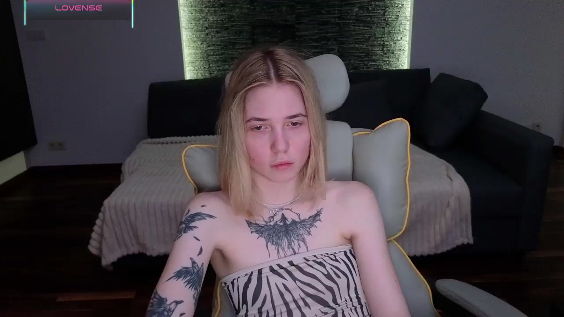 Gallery image thumbnail from Serphelia's myfreecams stream on, 04/25/2026, 18:39 image 9 of 20