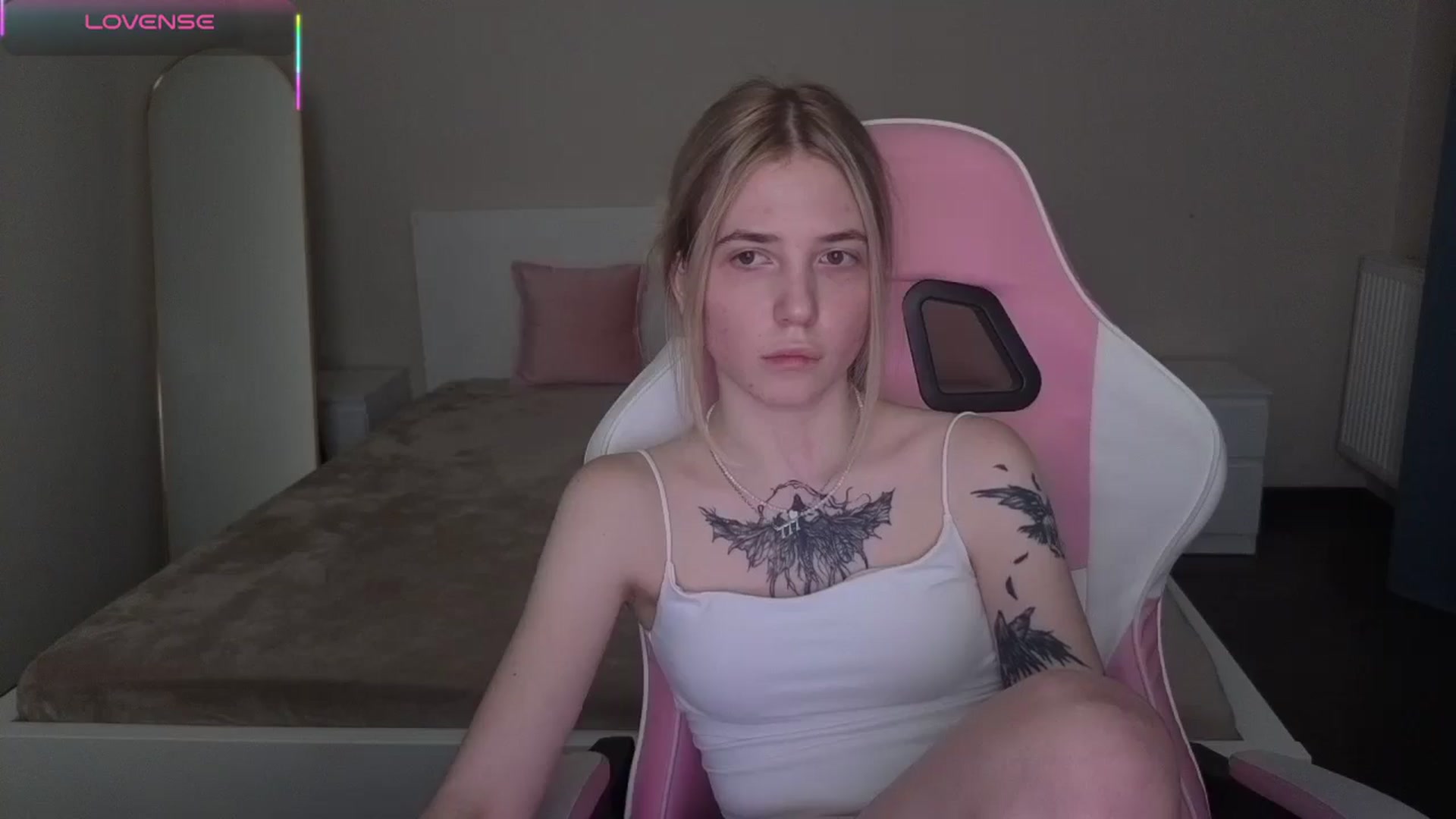 Gallery image thumbnail from Serphelia's myfreecams stream on, 04/28/2026, 01:14 image 16 of 20