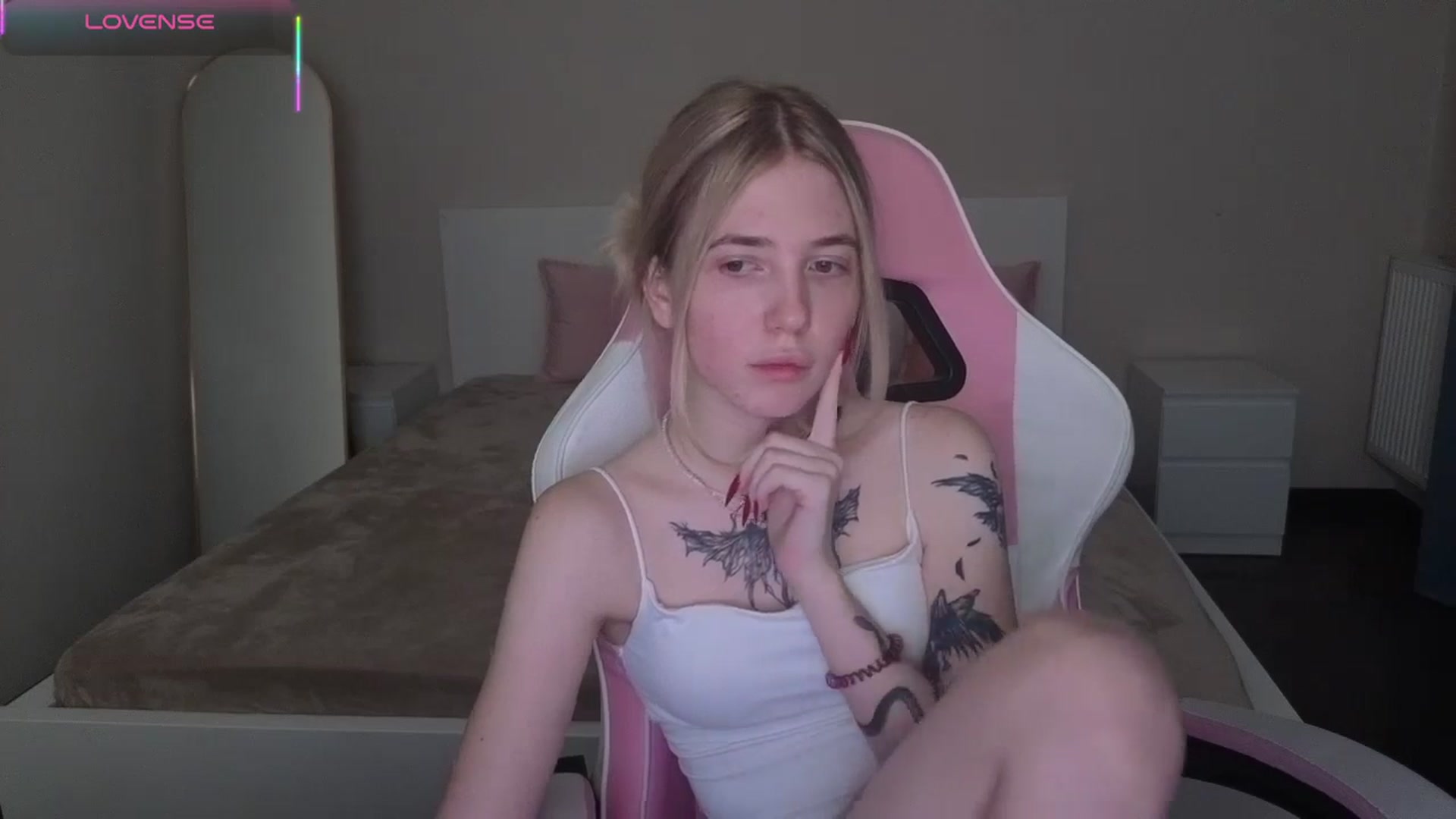 Gallery image thumbnail from Serphelia's myfreecams stream on, 04/28/2026, 01:14 image 9 of 20