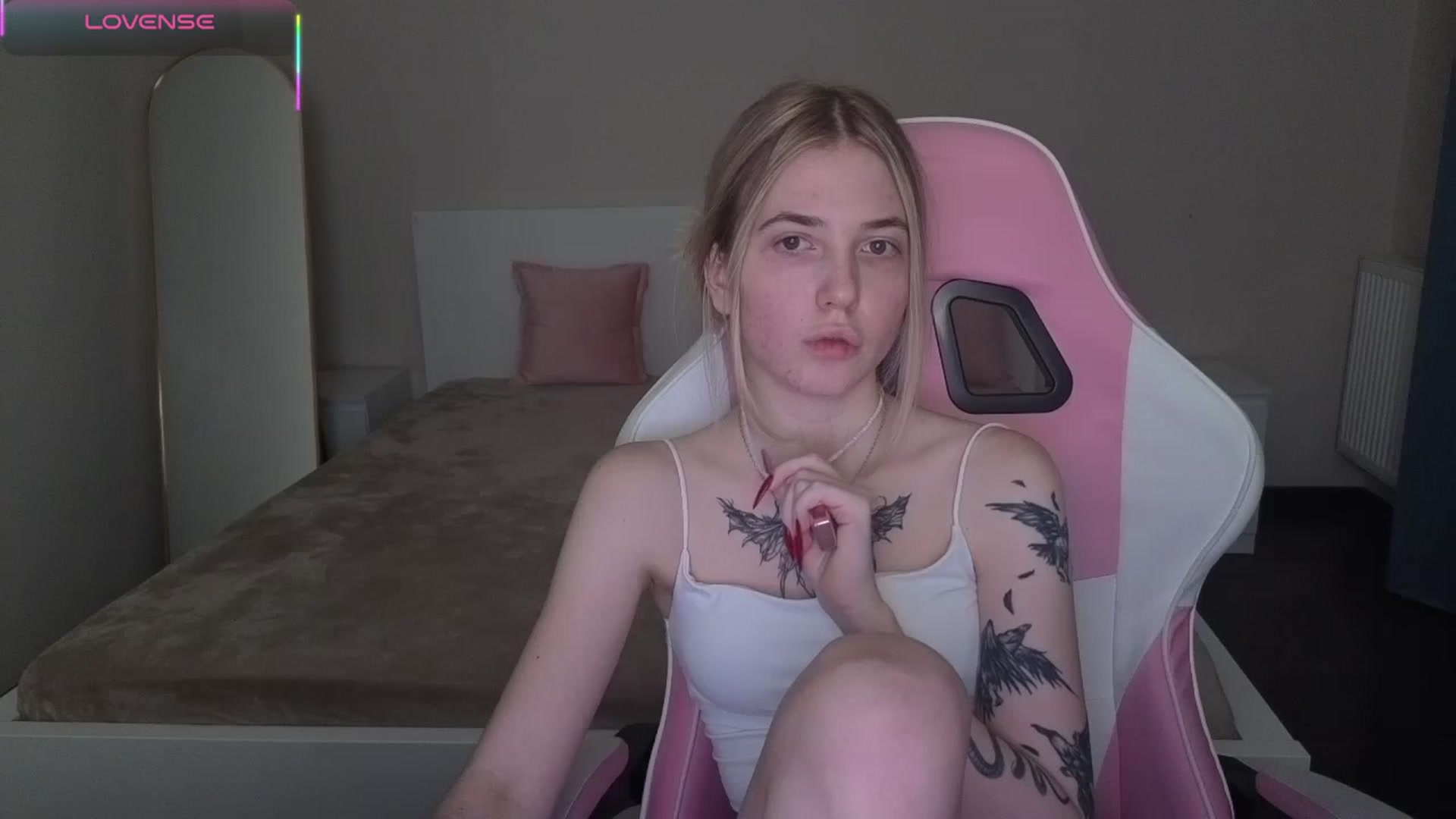 Gallery image thumbnail from Serphelia's myfreecams stream on, 04/28/2026, 01:14 image 15 of 20