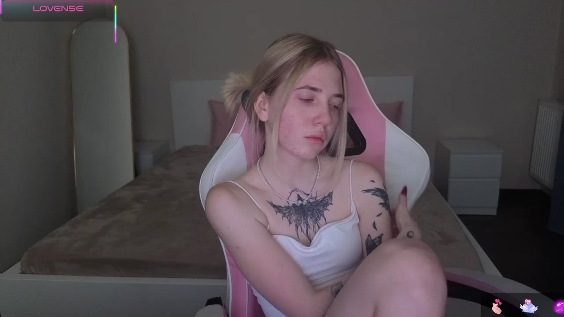 Gallery image thumbnail from Serphelia's myfreecams stream on, 04/28/2026, 01:14 image 11 of 20