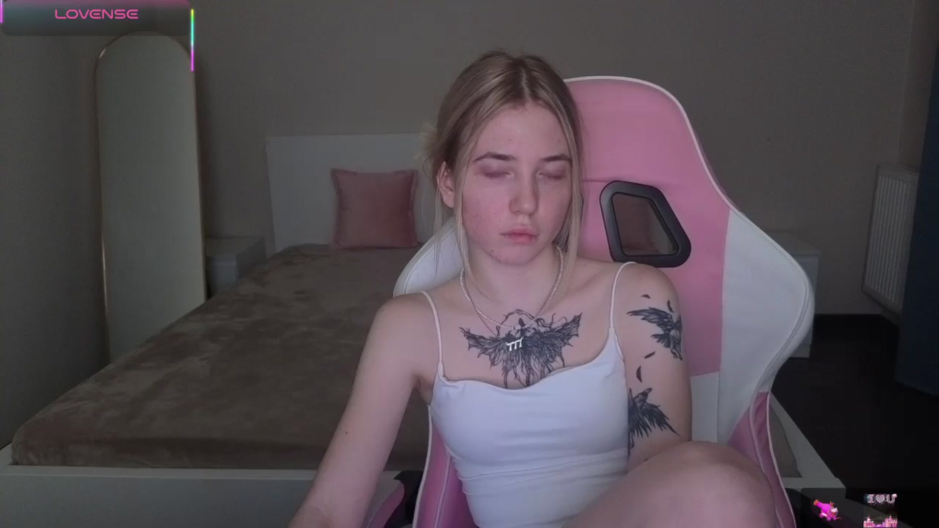 Gallery image thumbnail from Serphelia's myfreecams stream on, 04/28/2026, 01:14 image 13 of 20