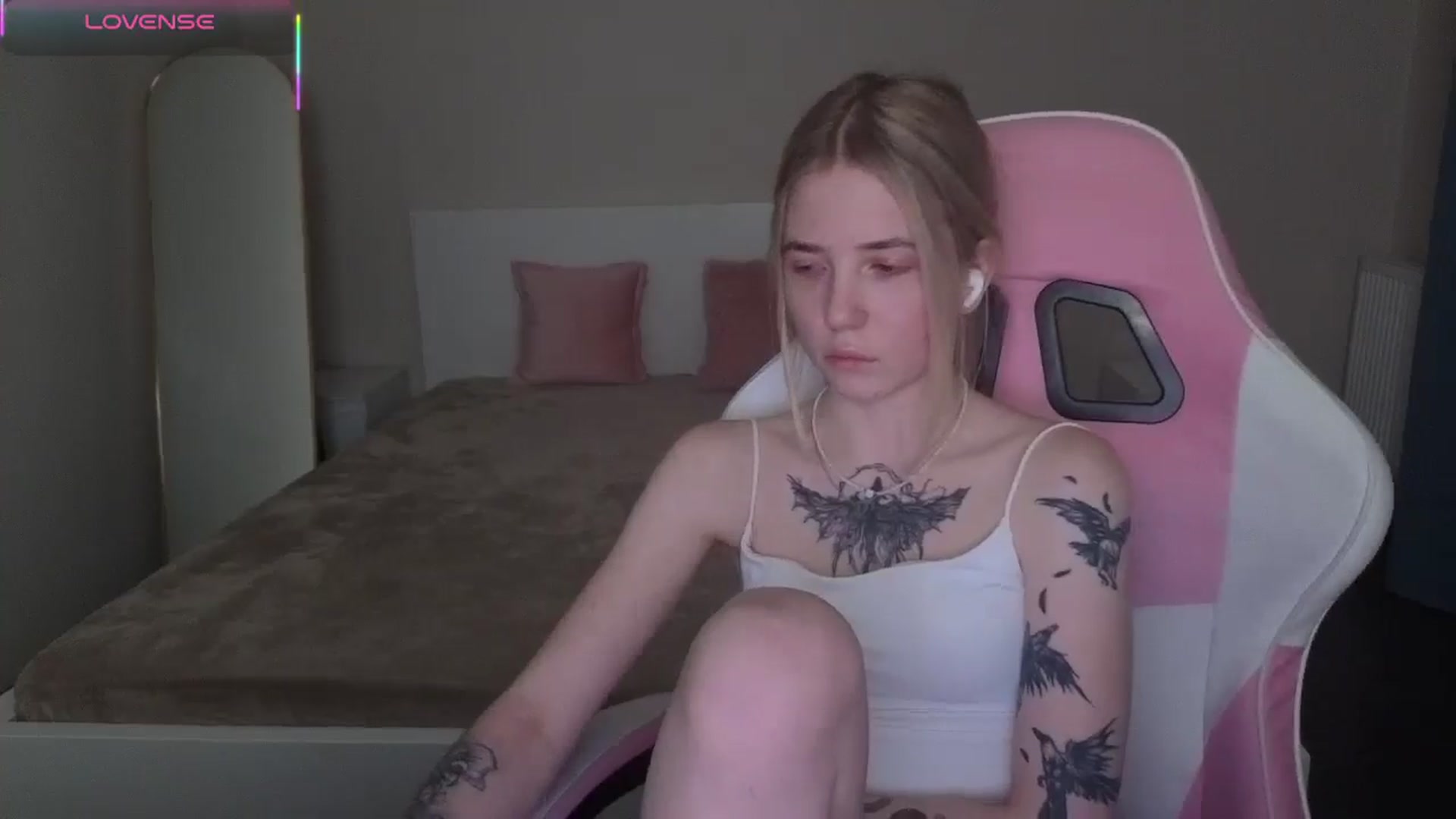 Gallery image thumbnail from Serphelia's myfreecams stream on, 04/28/2026, 01:14 image 17 of 20
