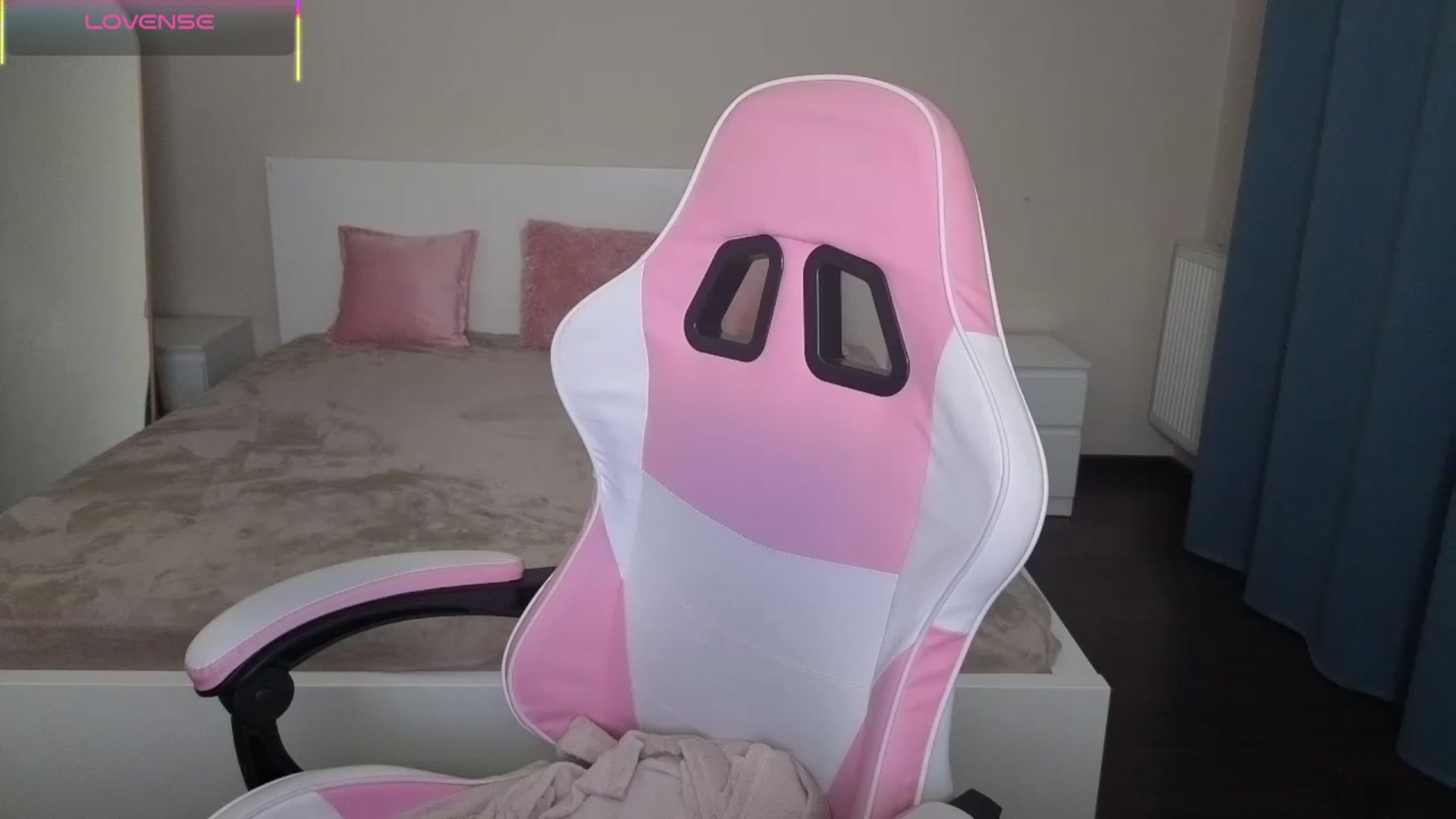 Gallery image thumbnail from Serphelia's myfreecams stream on, 04/29/2026, 19:04 image 17 of 20