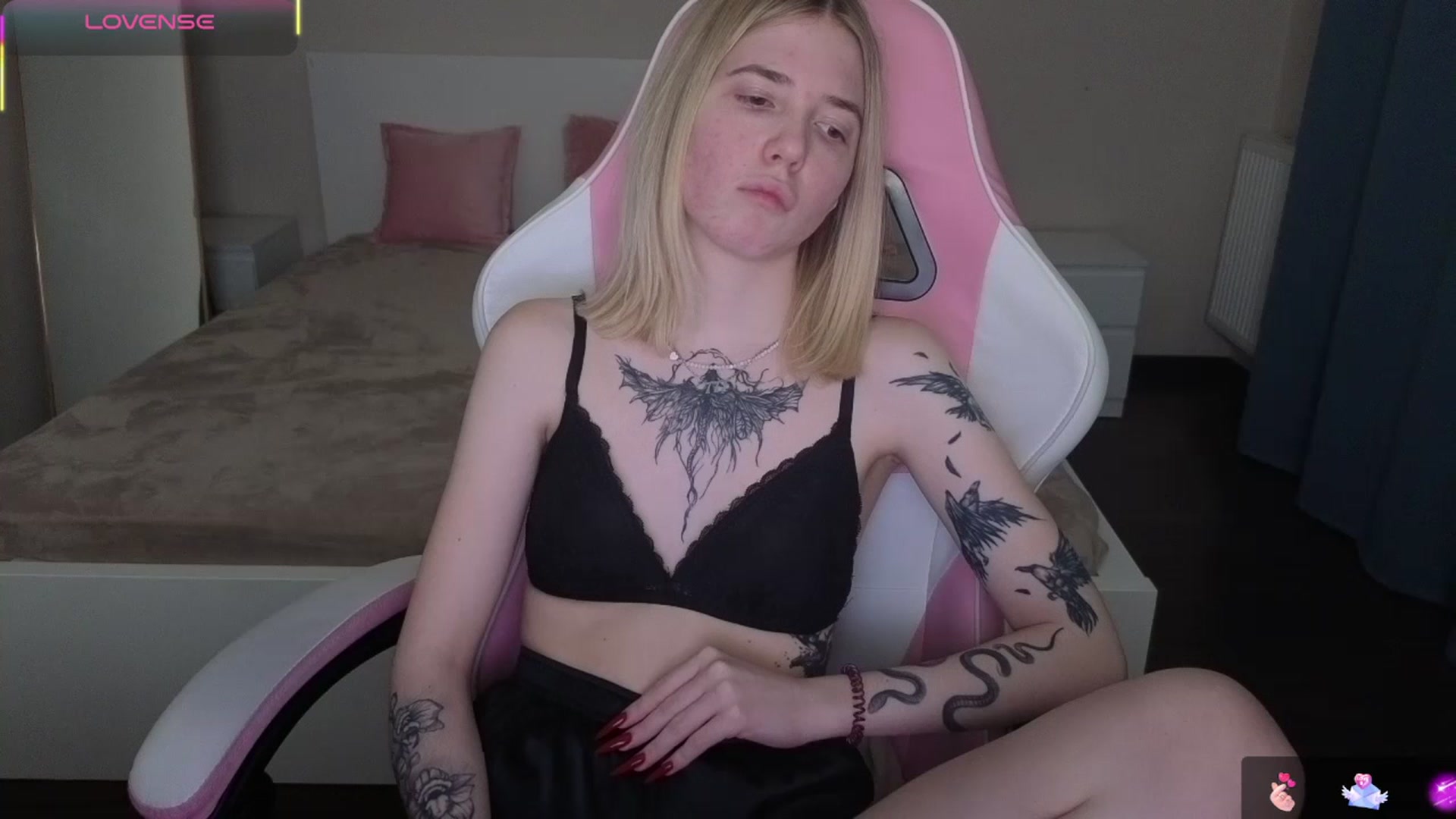 Gallery image thumbnail from Serphelia's myfreecams stream on, 04/29/2026, 19:04 image 18 of 20
