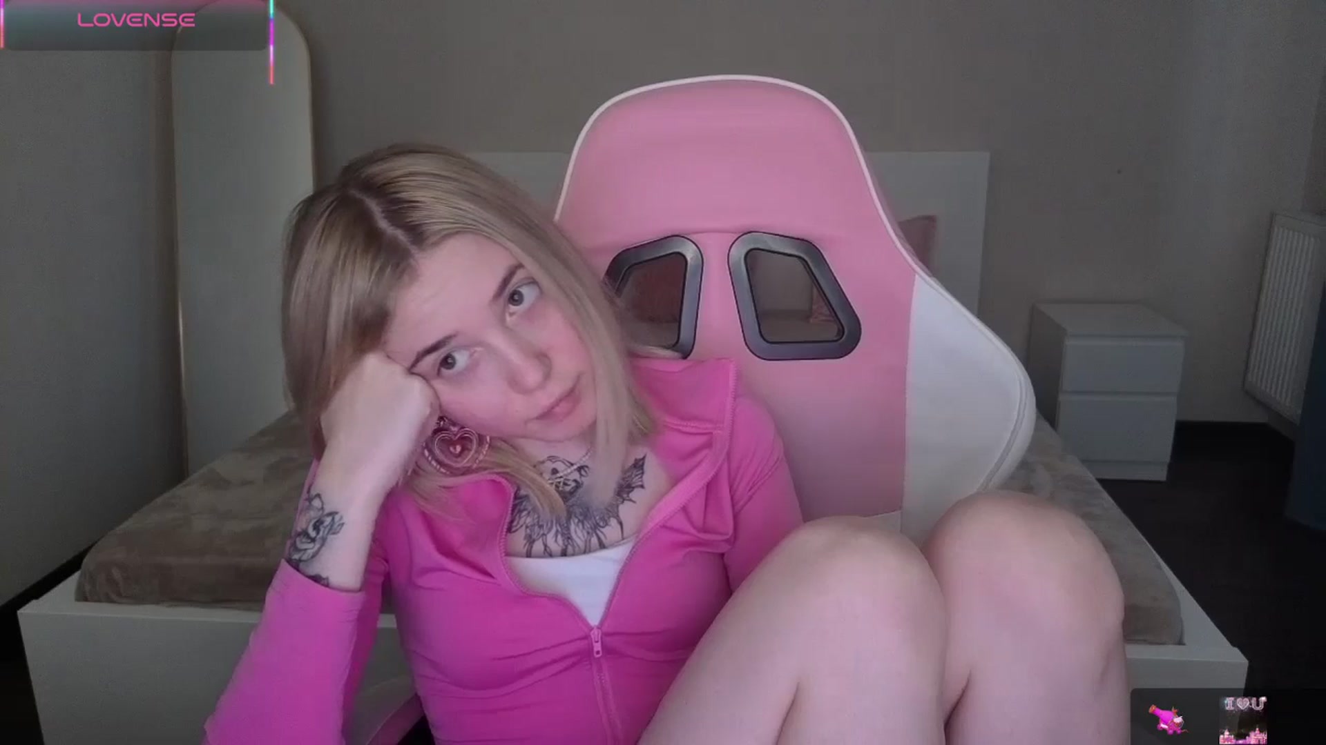 Gallery image thumbnail from Serphelia's myfreecams stream on, 05/03/2026, 19:59 image 3 of 20