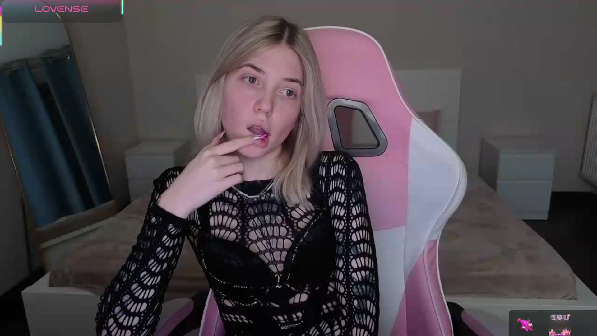 Gallery image thumbnail from Serphelia's myfreecams stream on, 05/14/2026, 21:32 image 4 of 20
