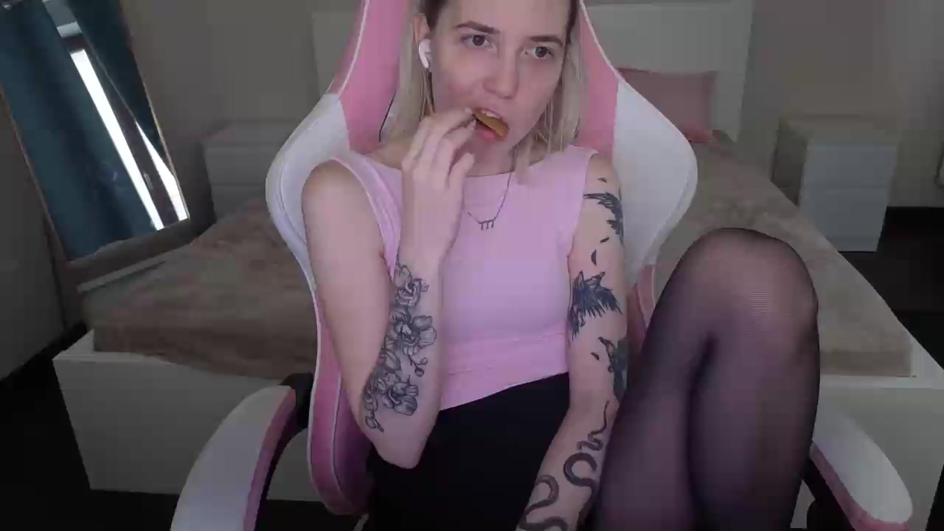 Gallery image thumbnail from Serphelia's myfreecams stream on, 05/15/2026, 17:22 image 14 of 20