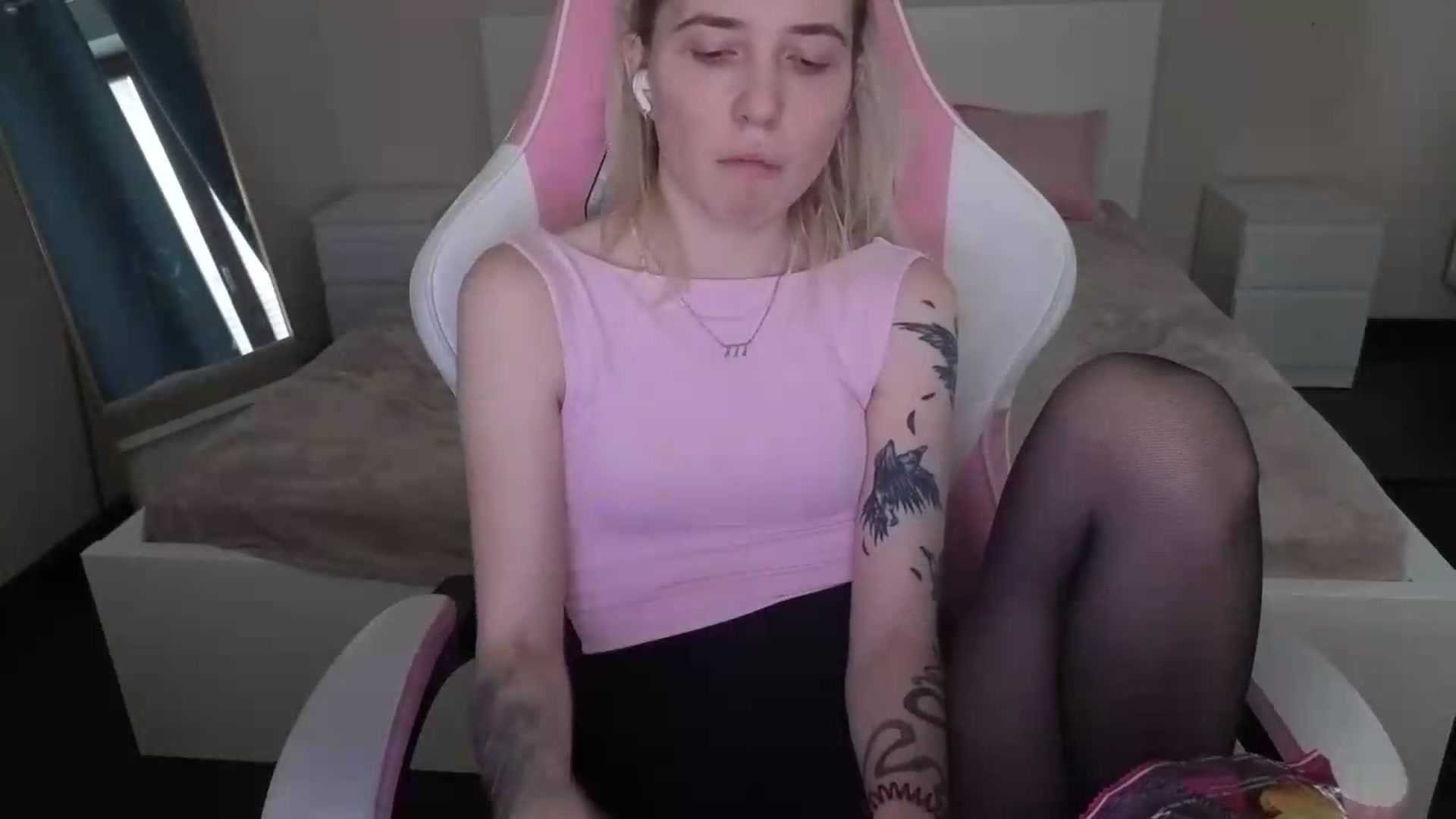 Gallery image thumbnail from Serphelia's myfreecams stream on, 05/15/2026, 17:22 image 15 of 20
