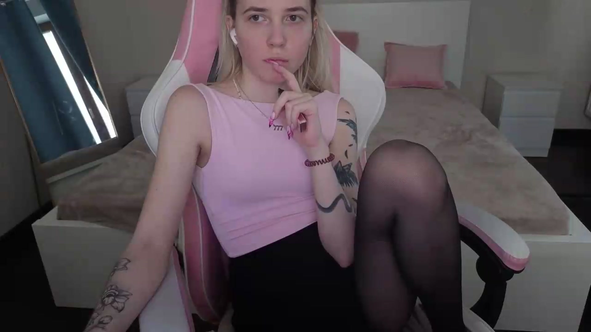 Gallery image thumbnail from Serphelia's myfreecams stream on, 05/15/2026, 17:22 image 13 of 20