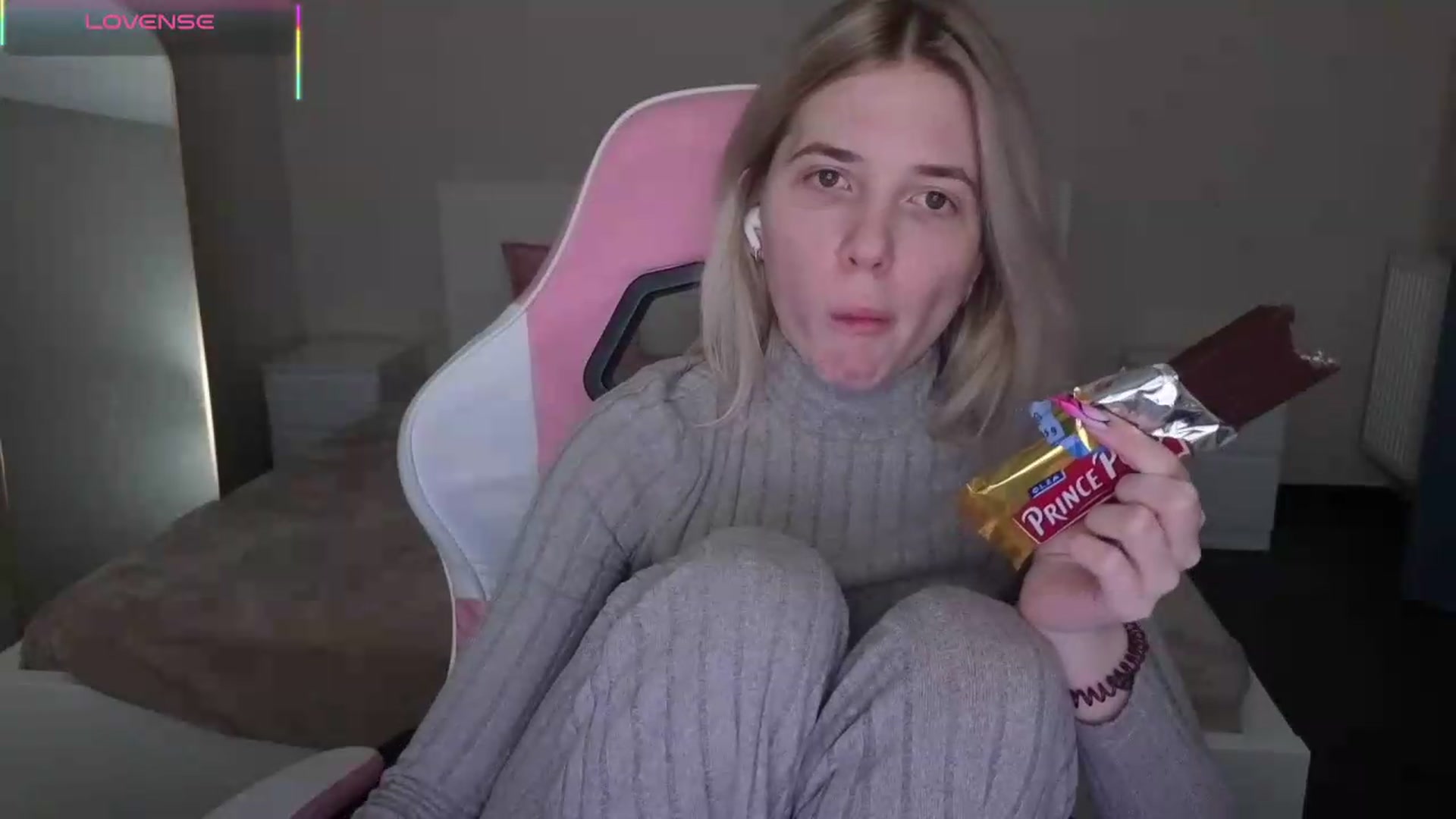 Gallery image thumbnail from Serphelia's myfreecams stream on, 05/18/2026, 21:13 image 9 of 20