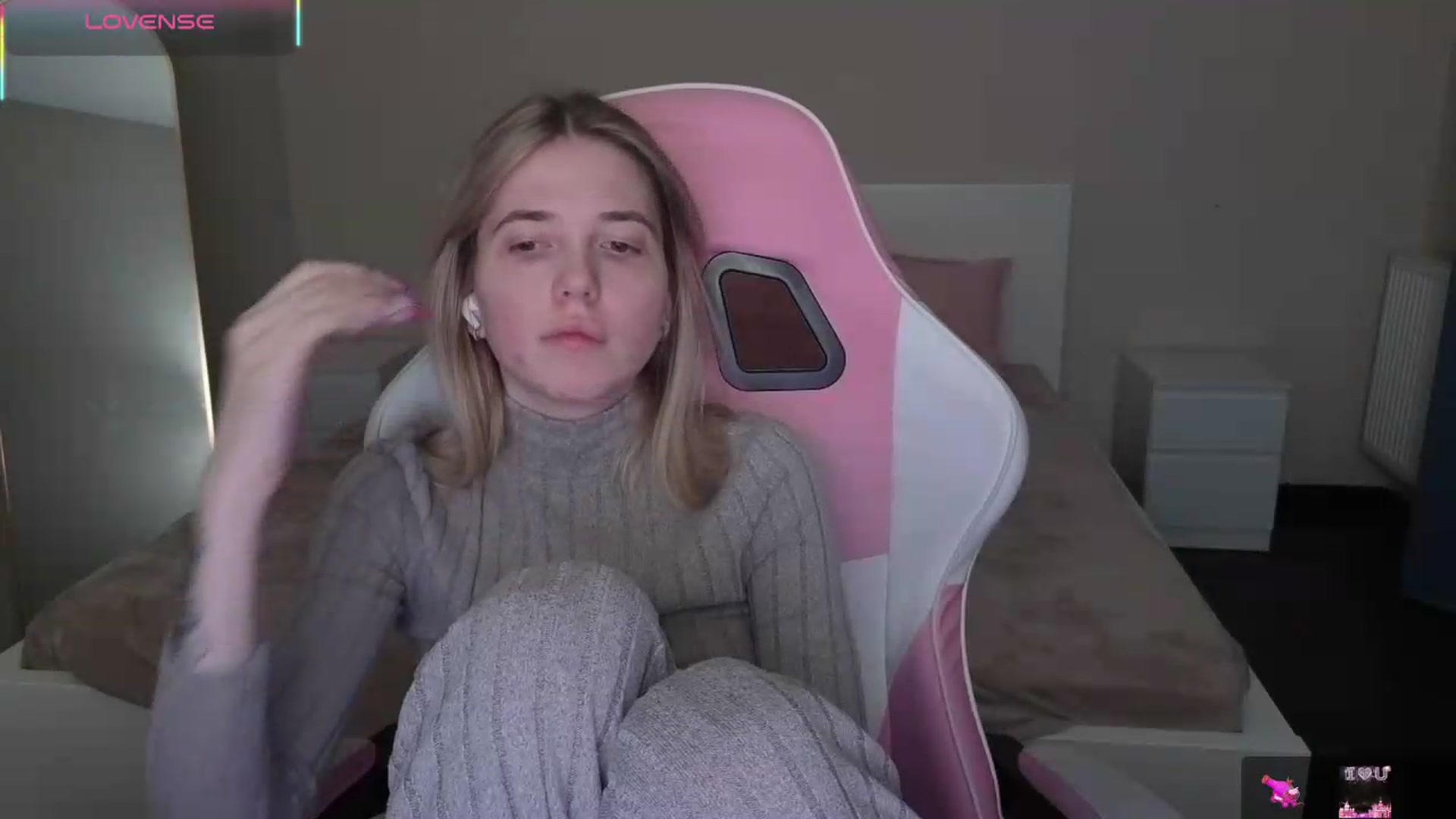 Gallery image thumbnail from Serphelia's myfreecams stream on, 05/18/2026, 21:13 image 8 of 20