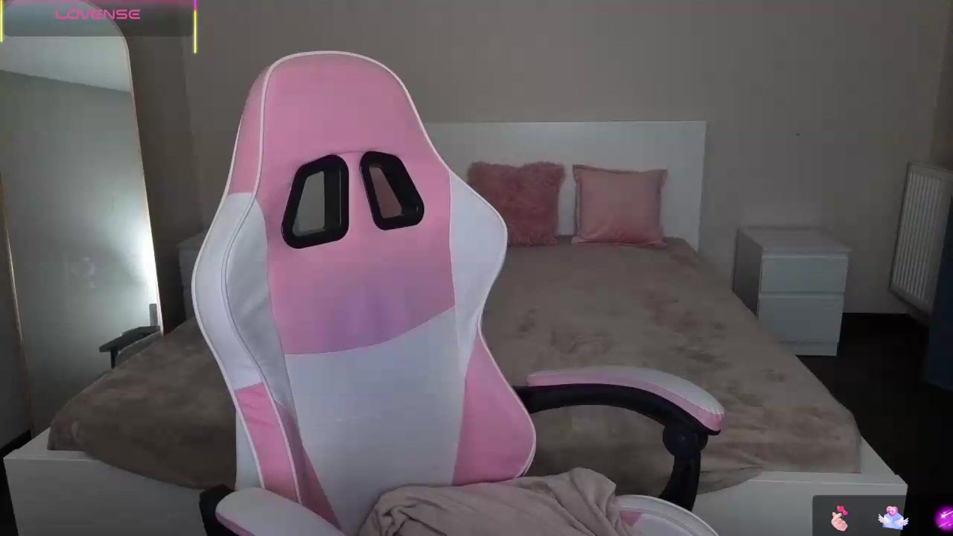 Gallery image thumbnail from Serphelia's myfreecams stream on, 05/19/2026, 24:01 image 20 of 20