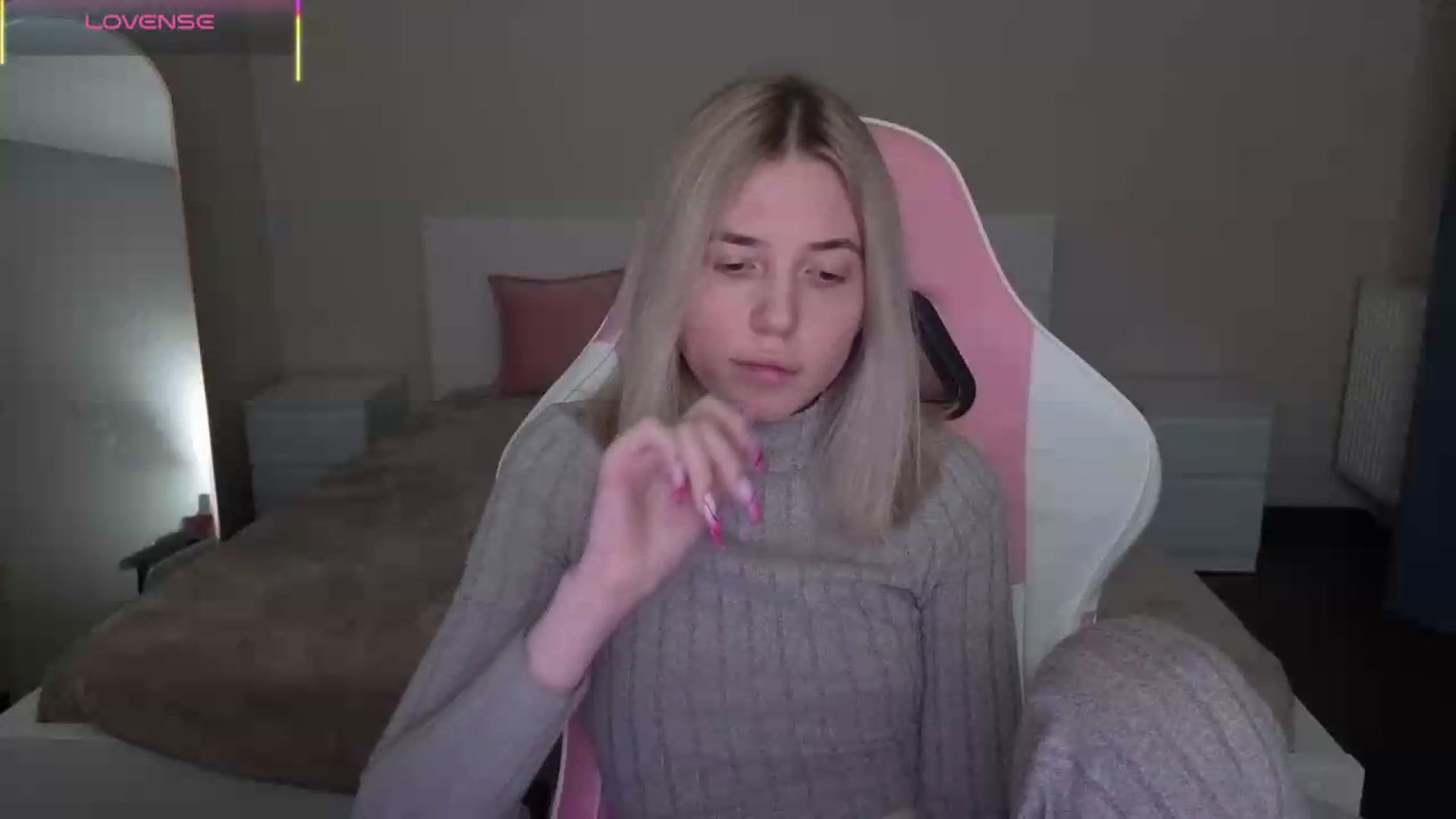 Gallery image thumbnail from Serphelia's myfreecams stream on, 05/19/2026, 24:01 image 8 of 20