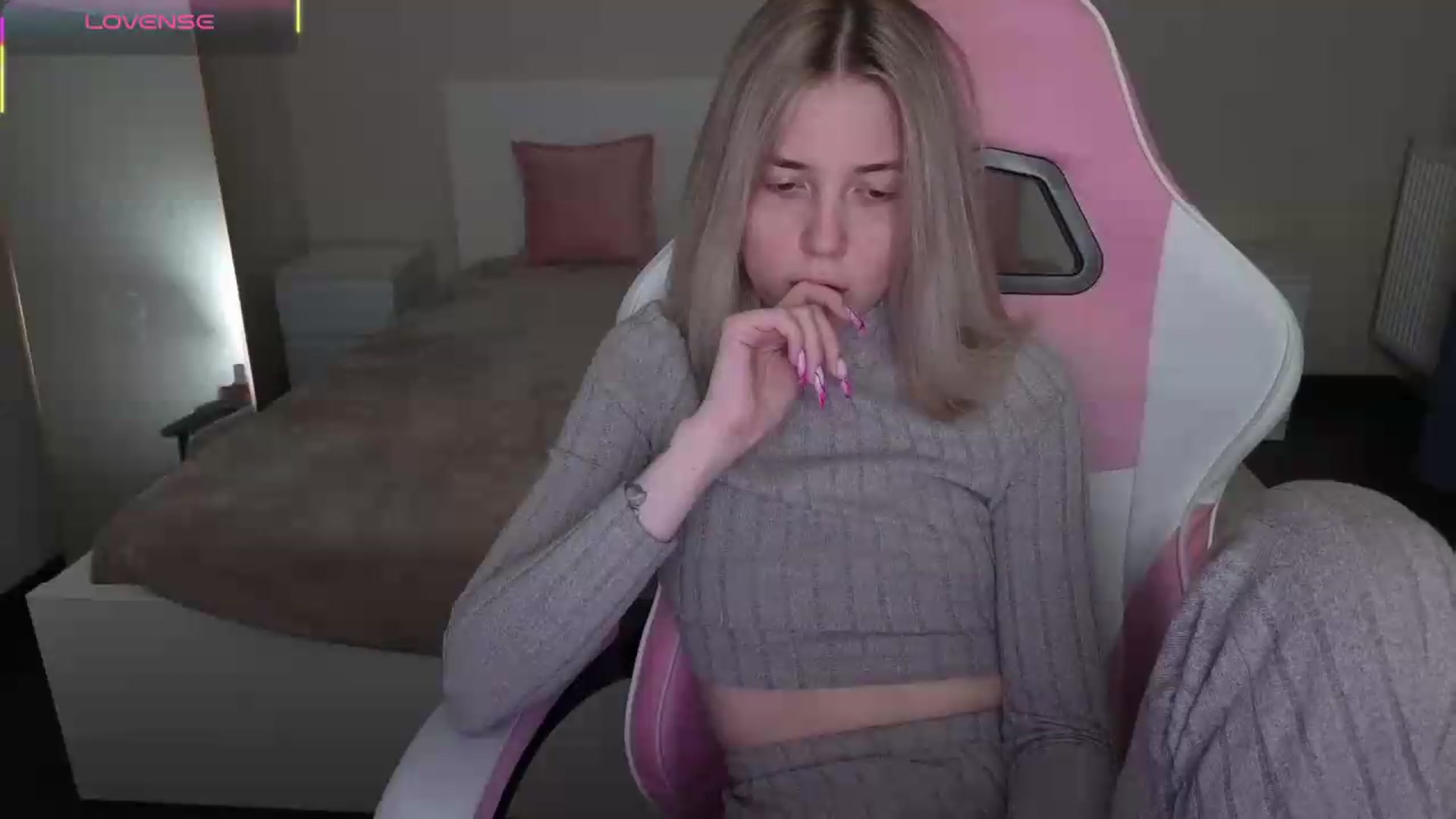 Gallery image thumbnail from Serphelia's myfreecams stream on, 05/19/2026, 24:01 image 9 of 20
