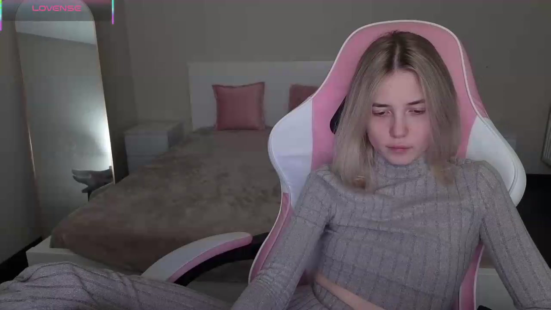 Gallery image thumbnail from Serphelia's myfreecams stream on, 05/19/2026, 24:01 image 6 of 20