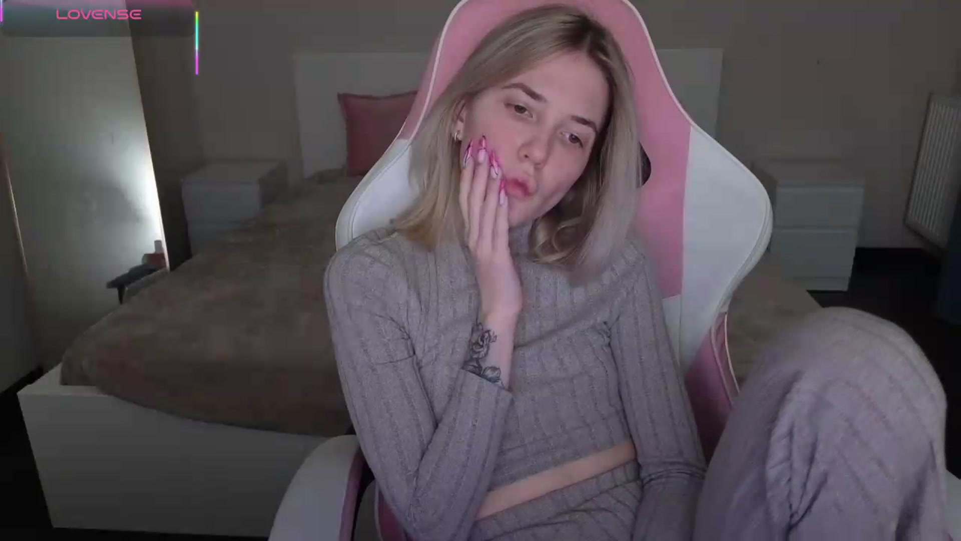 Gallery image thumbnail from Serphelia's myfreecams stream on, 05/19/2026, 24:01 image 15 of 20