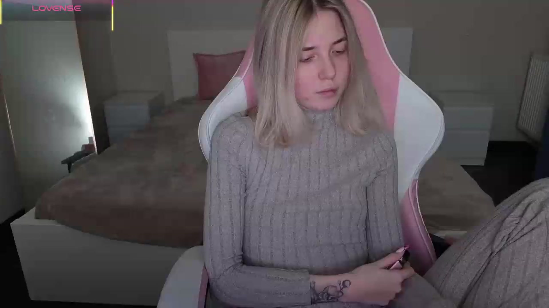 Gallery image thumbnail from Serphelia's myfreecams stream on, 05/19/2026, 24:01 image 12 of 20