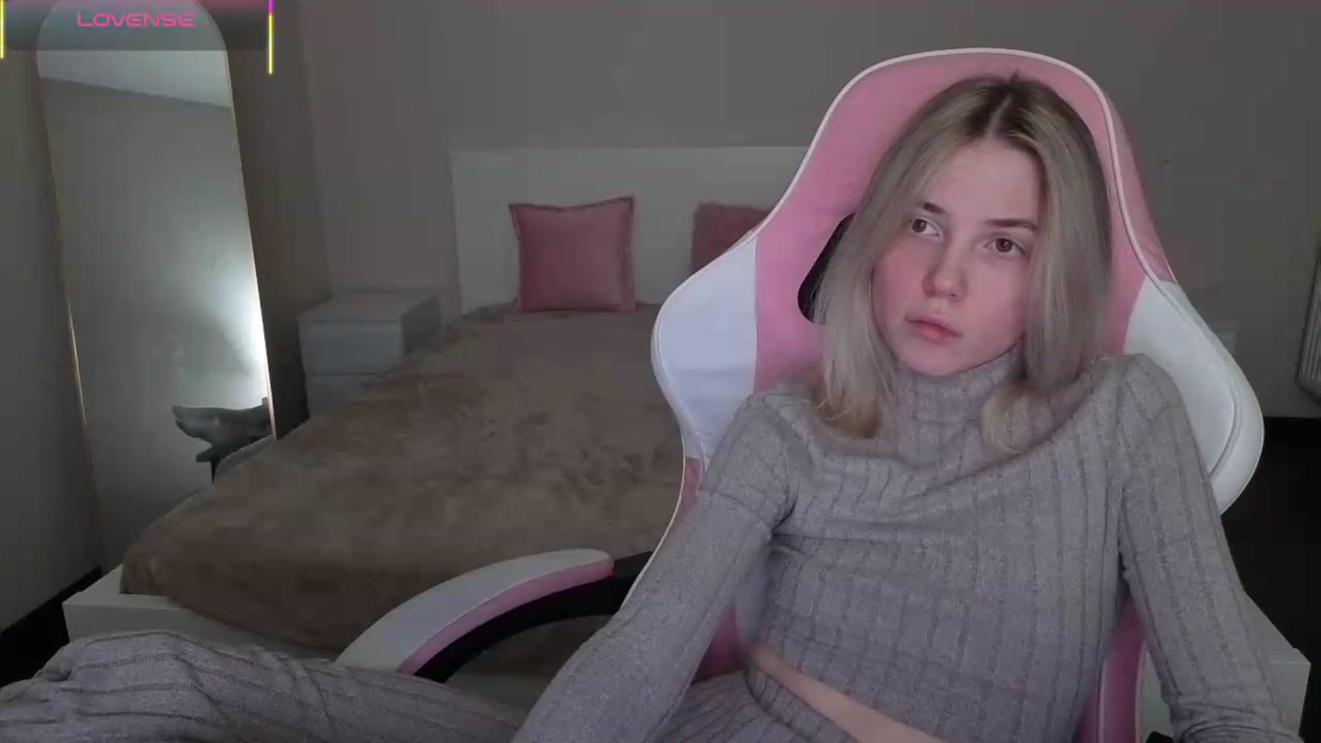 Gallery image thumbnail from Serphelia's myfreecams stream on, 05/19/2026, 24:01 image 4 of 20