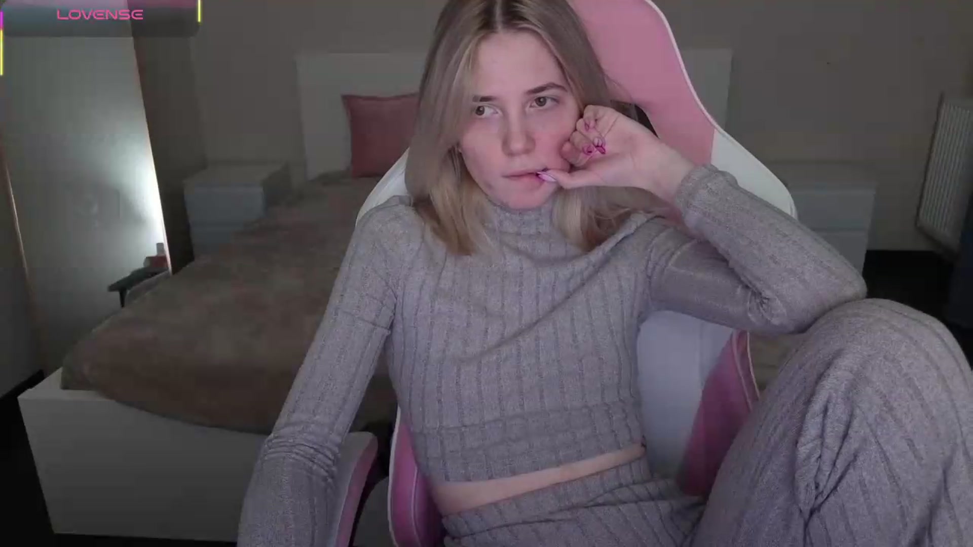 Gallery image thumbnail from Serphelia's myfreecams stream on, 05/19/2026, 24:01 image 13 of 20