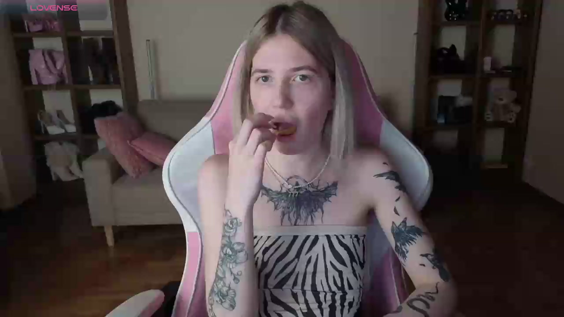 Gallery image thumbnail from Serphelia's myfreecams stream on, 06/09/2026, 19:52 image 14 of 20
