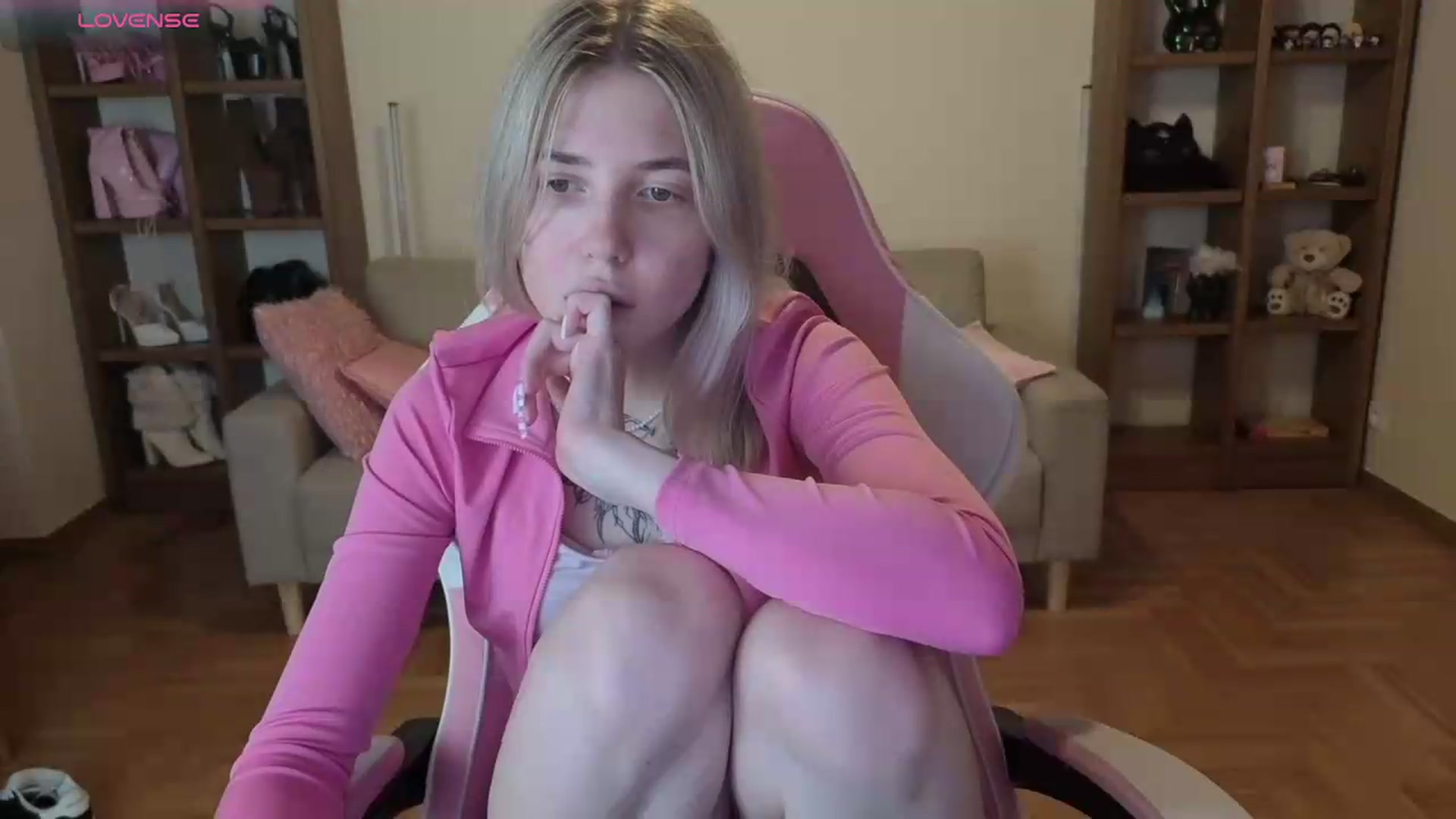 Gallery image thumbnail from Serphelia's myfreecams stream on, 06/10/2026, 18:19 image 10 of 20