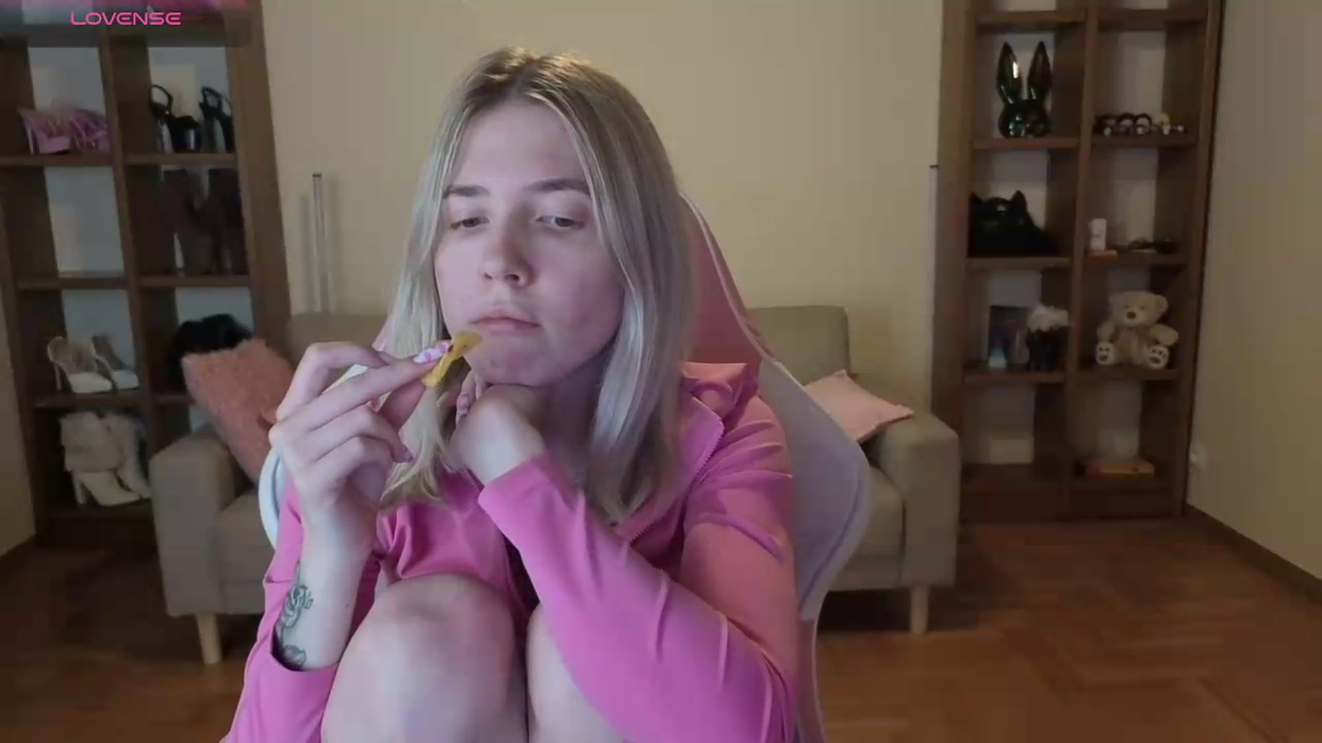 Gallery image thumbnail from Serphelia's myfreecams stream on, 06/10/2026, 18:19 image 16 of 20