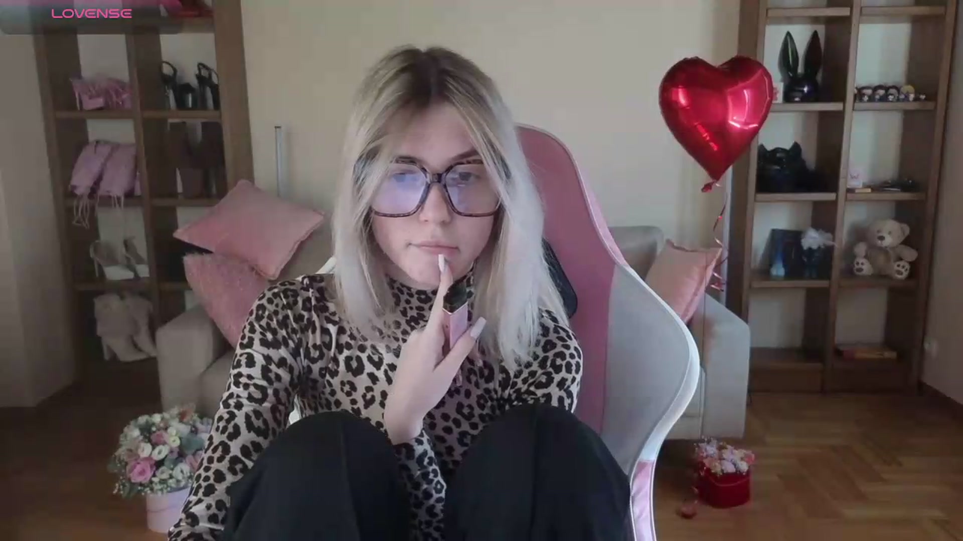 Gallery image thumbnail from Serphelia's myfreecams stream on, 06/13/2026, 16:17 image 11 of 20