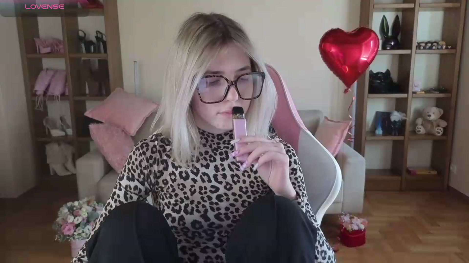 Gallery image thumbnail from Serphelia's myfreecams stream on, 06/13/2026, 16:17 image 9 of 20
