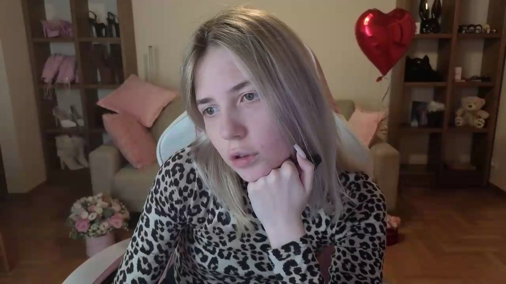 Gallery image thumbnail from Serphelia's myfreecams stream on, 06/13/2026, 21:36 image 18 of 20