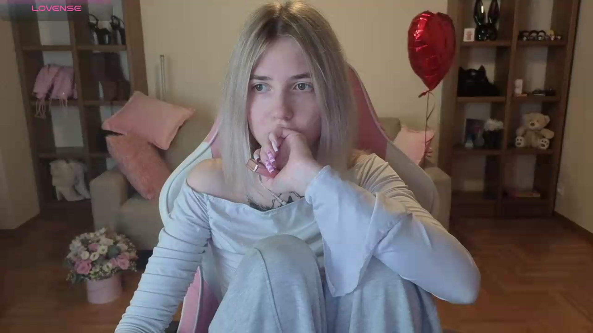 Gallery image thumbnail from Serphelia's myfreecams stream on, 06/15/2026, 18:40 image 10 of 20