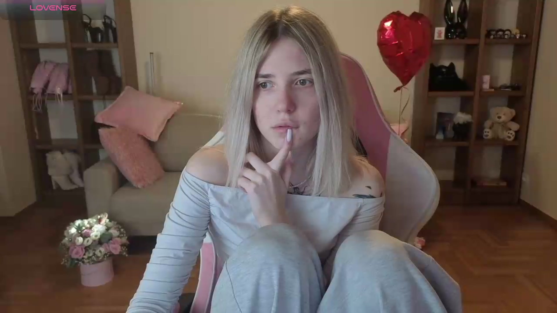 Gallery image thumbnail from Serphelia's myfreecams stream on, 06/15/2026, 18:40 image 3 of 20