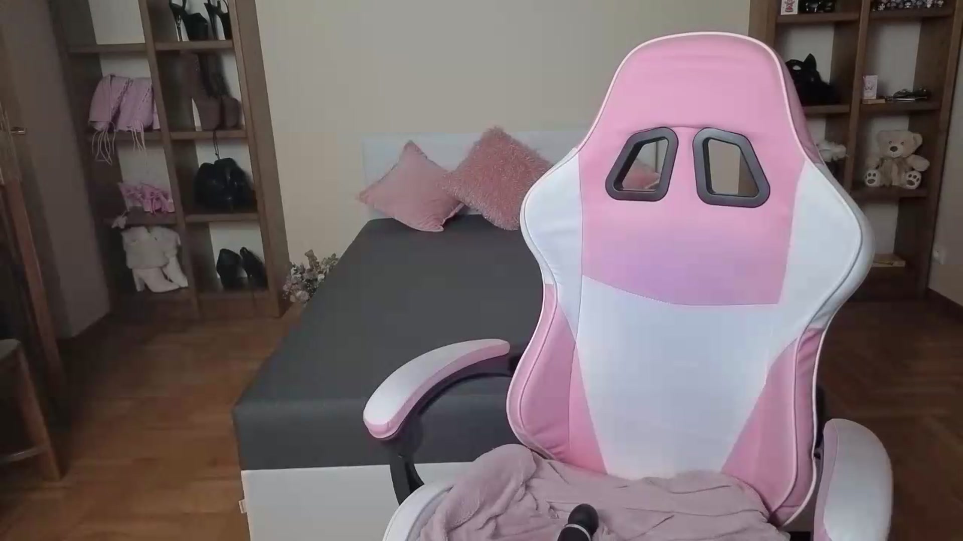 Gallery image thumbnail from Serphelia's myfreecams stream on, 06/20/2026, 20:08 image 10 of 20